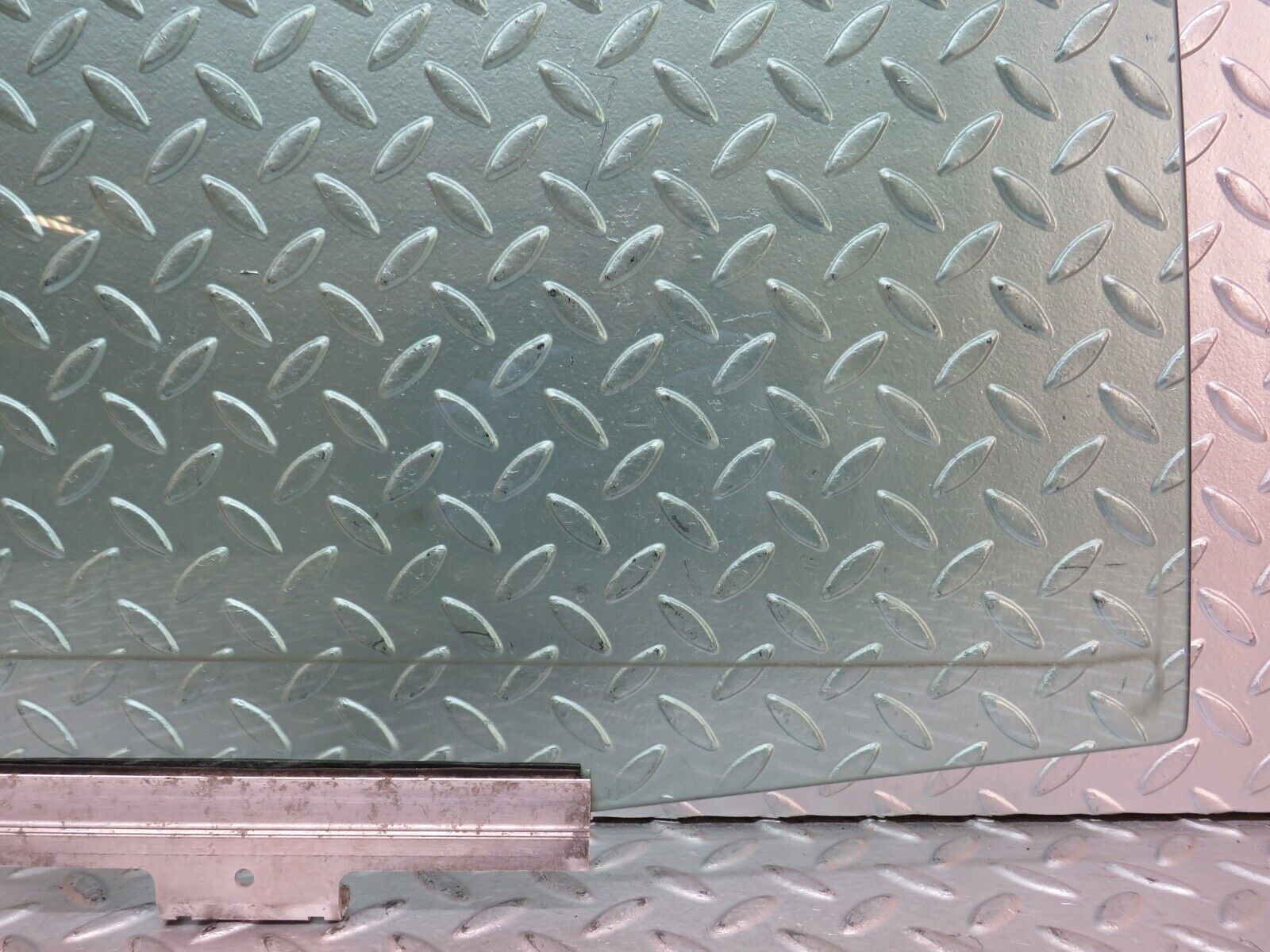 27635 Mercedes-Benz S124 300TE Wagon Rear Right Door Window Glass