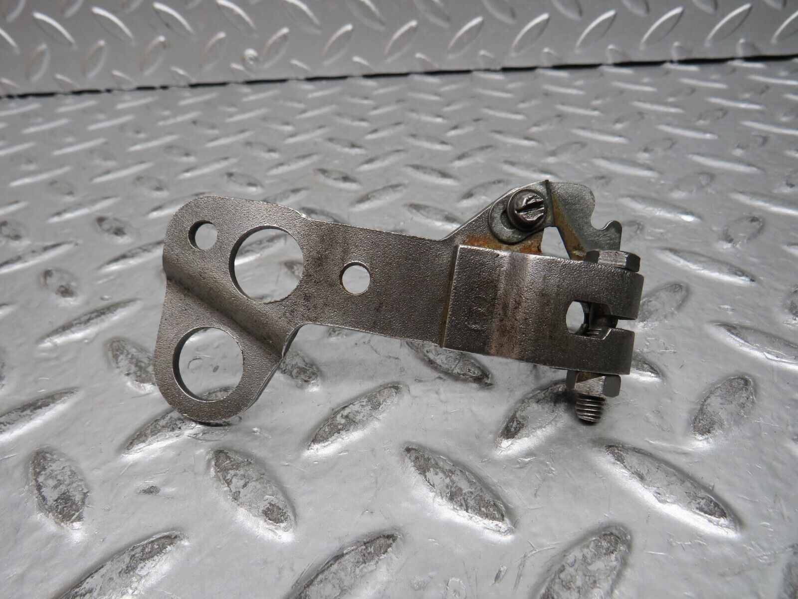 28191 Mercedes-Benz W123 280E Gearbox Linkage Bracket