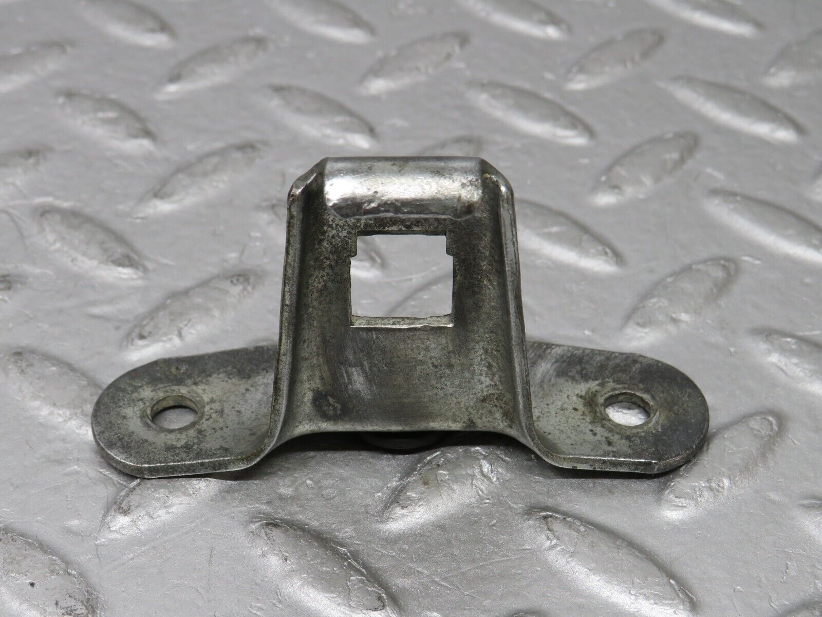 36073 Mercedes-Benz W126 420SE Trunk Lock Latch 1267580050