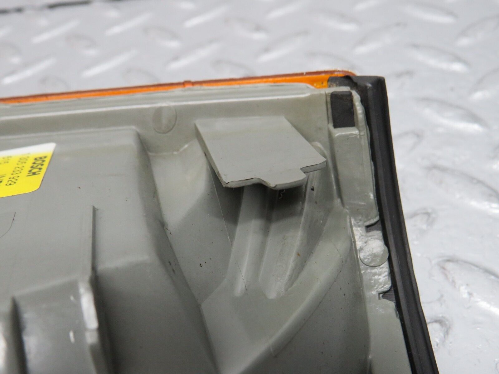 32538 Mercedes-Benz S124 300TE Wagon Front Right Indicator Bosch 1305233929