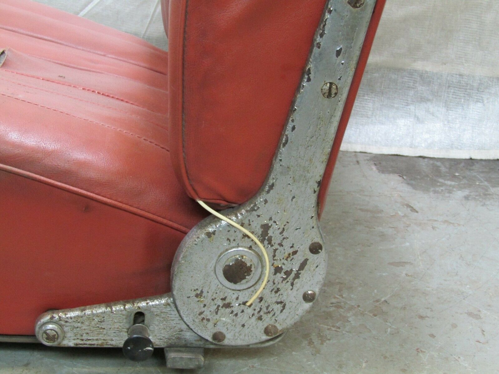 3254 Mercedes-Benz W105 PONTON Front Left Seat Driver Seat Red Faux Leather