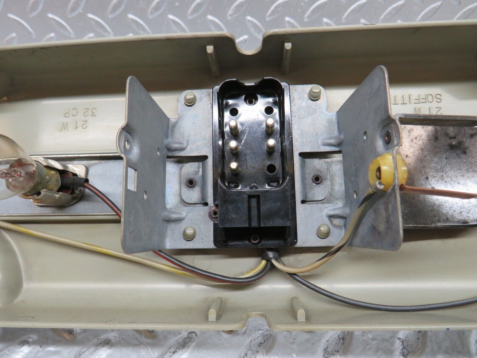 32688 Mercedes-Benz C107 350SLC Coupe Coupe Tail Light Bulb Holder Left Side