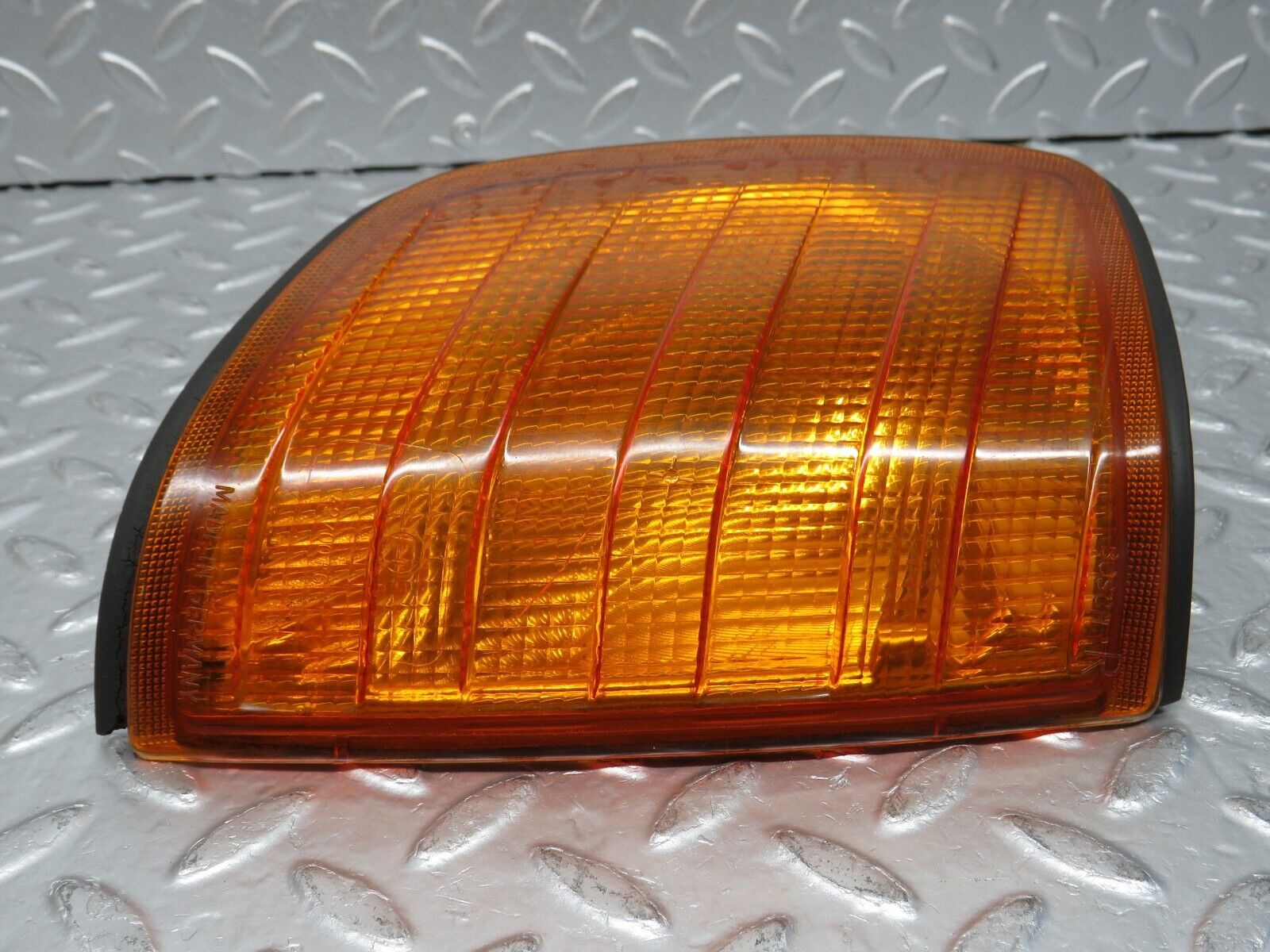 32538 Mercedes-Benz S124 300TE Wagon Front Right Indicator Bosch 1305233929