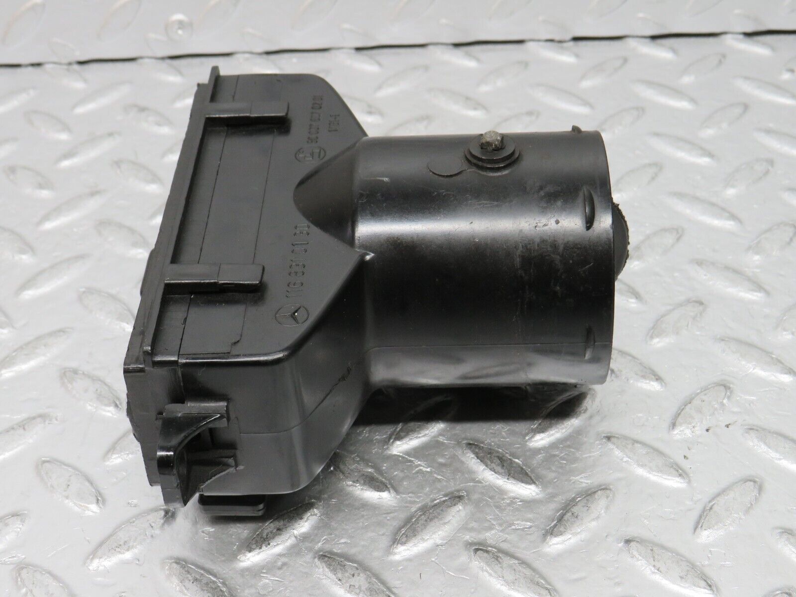 0094 Mercedes-Benz W116 350SE Dashboard Air Vent Grill Left Side 1168310130