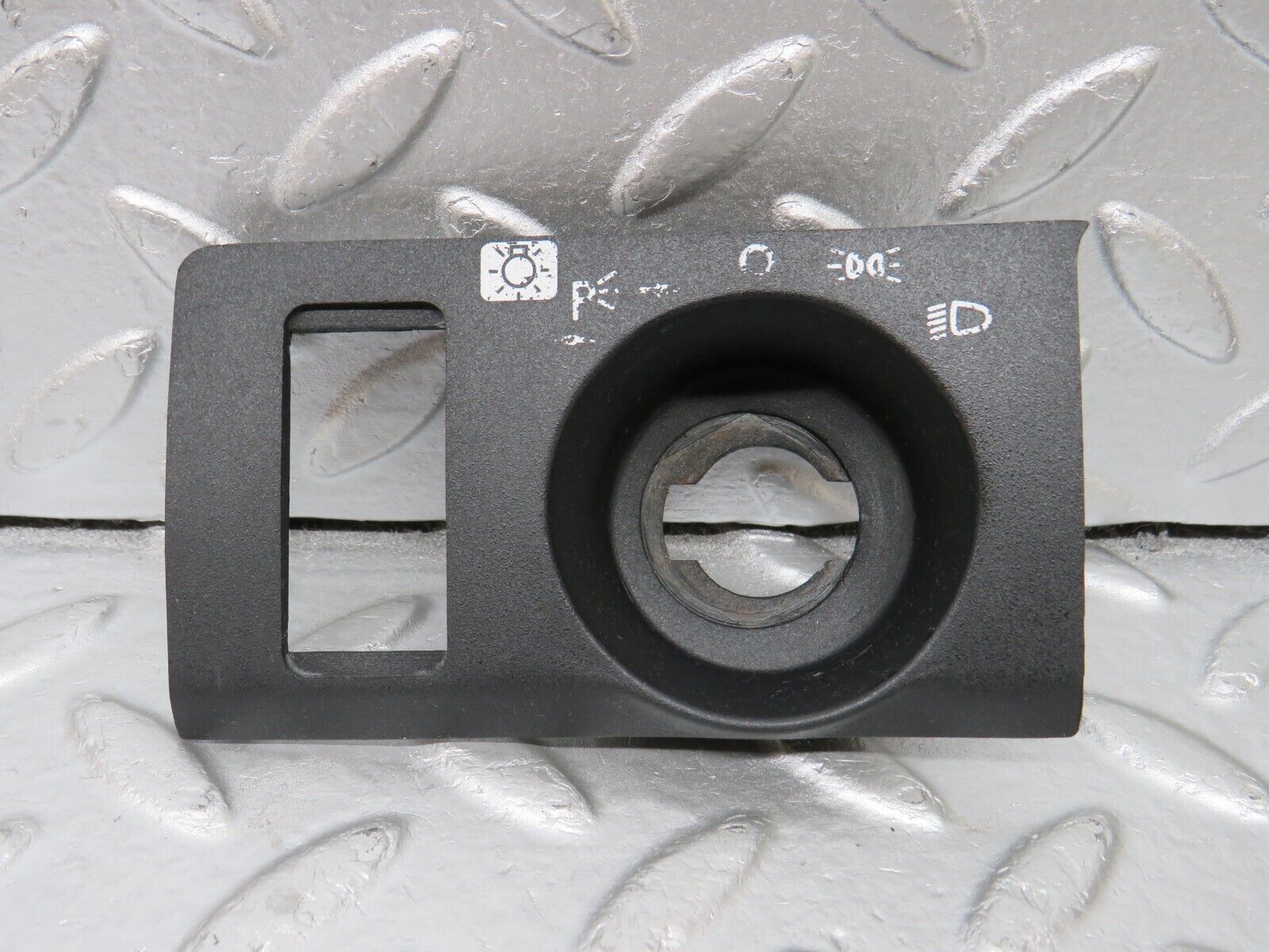 34351 Mercedes-Benz C126 380SEC Headlight Switch Cover Trim Surround 126689018