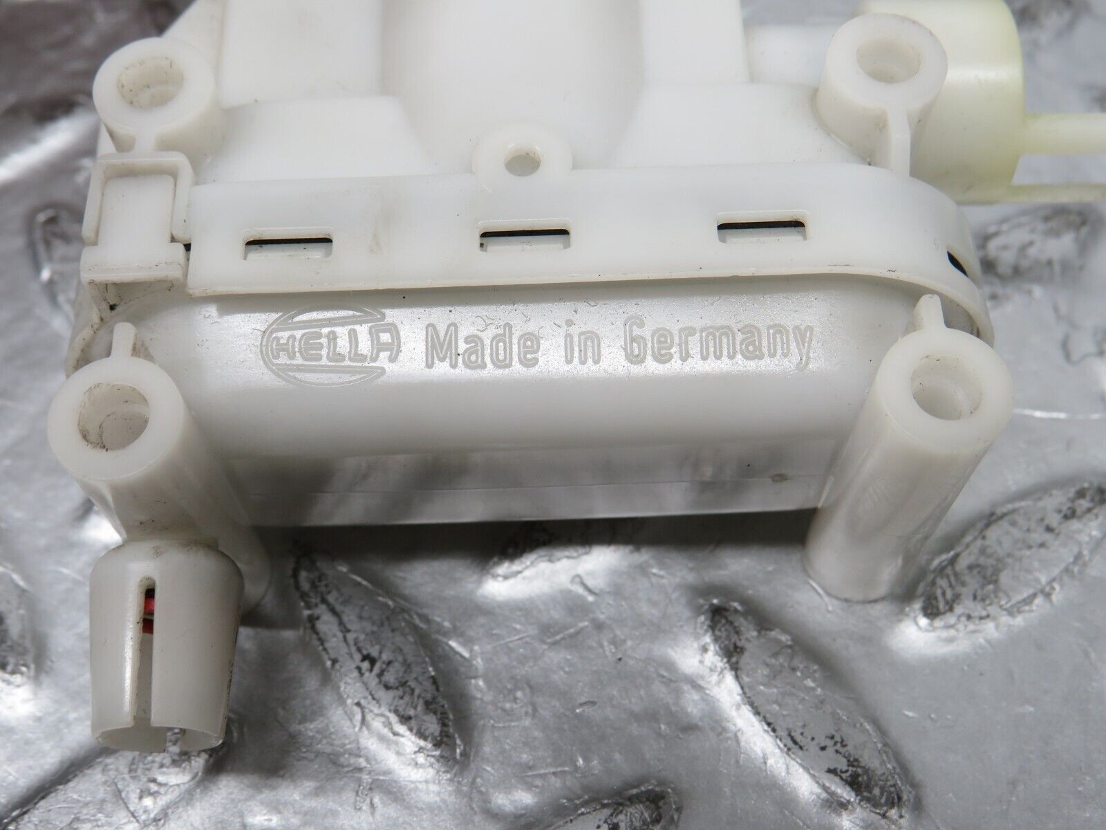 31637 Mercedes-Benz W201 190LE 1.8L Door Lock Vacuum Actuator Front Right