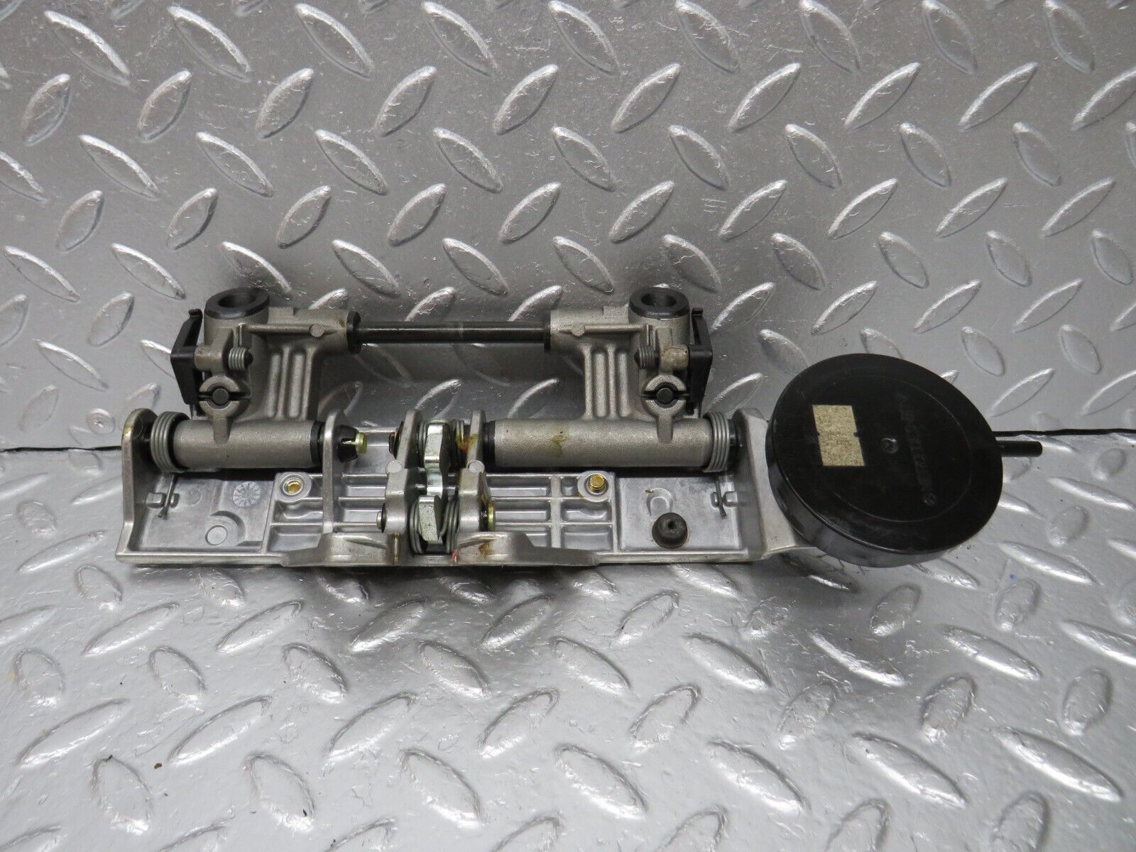 34026 Mercedes-Benz W124 260E Headrest Folding Mechanism