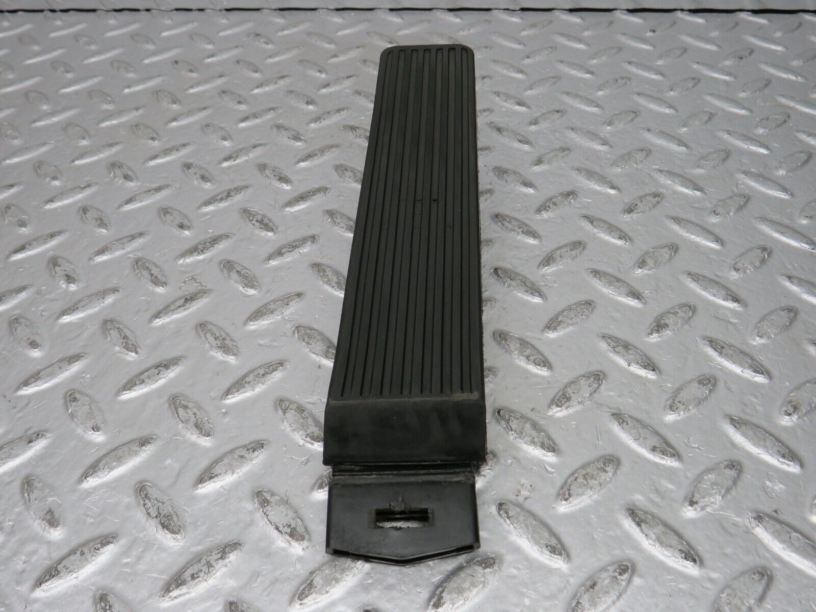 32007 Mercedes-Benz W123 230E Accelerator Pedal With Rubber 1233010082