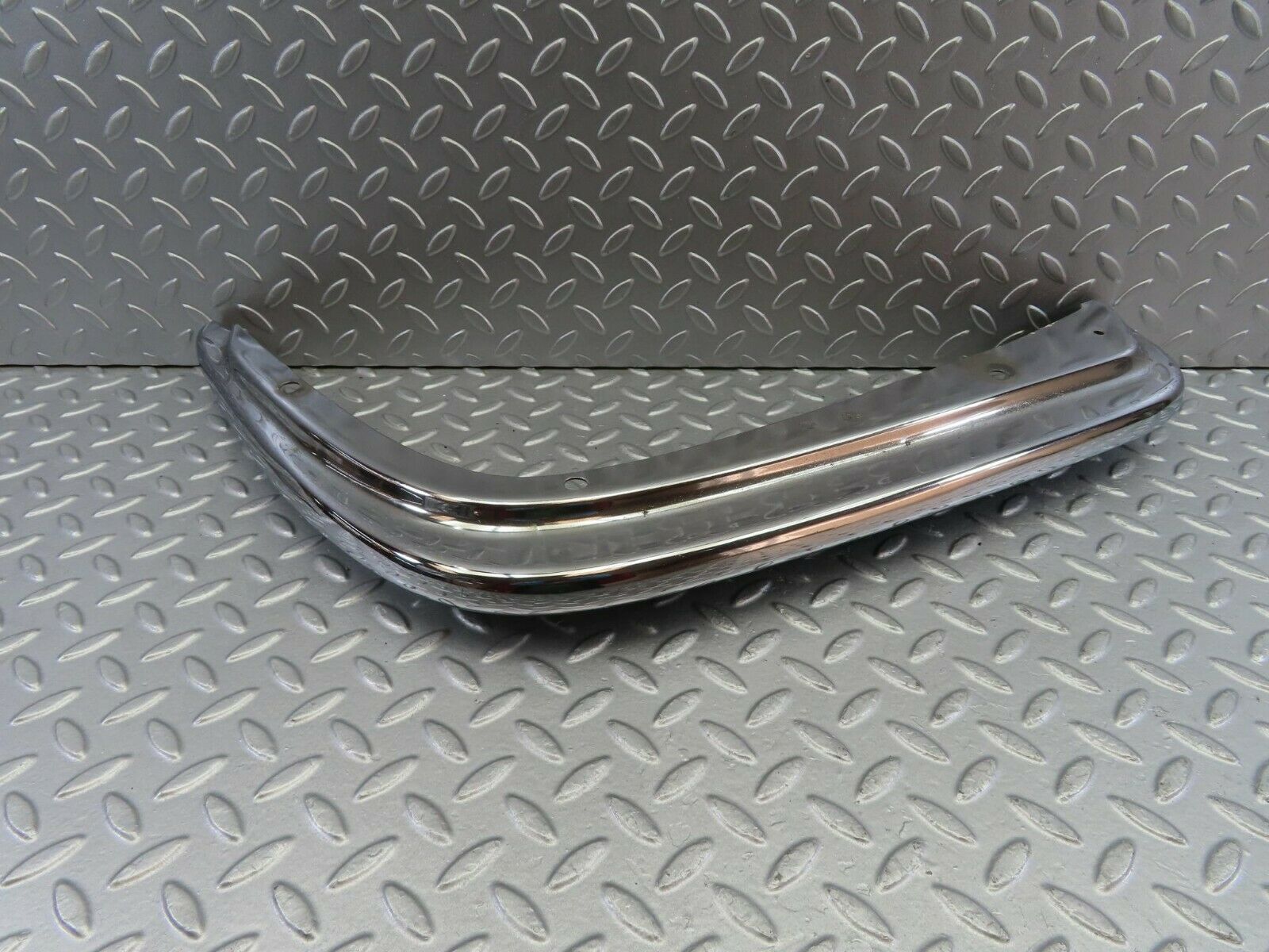 10609 Mercedes-Benz W108 Front Left Upper Bumper Corner