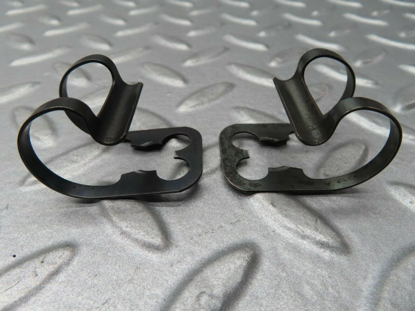 16566 Mercedes-Benz C107 350SLC Coupe Valve Rocker Arm With Retaining Spring