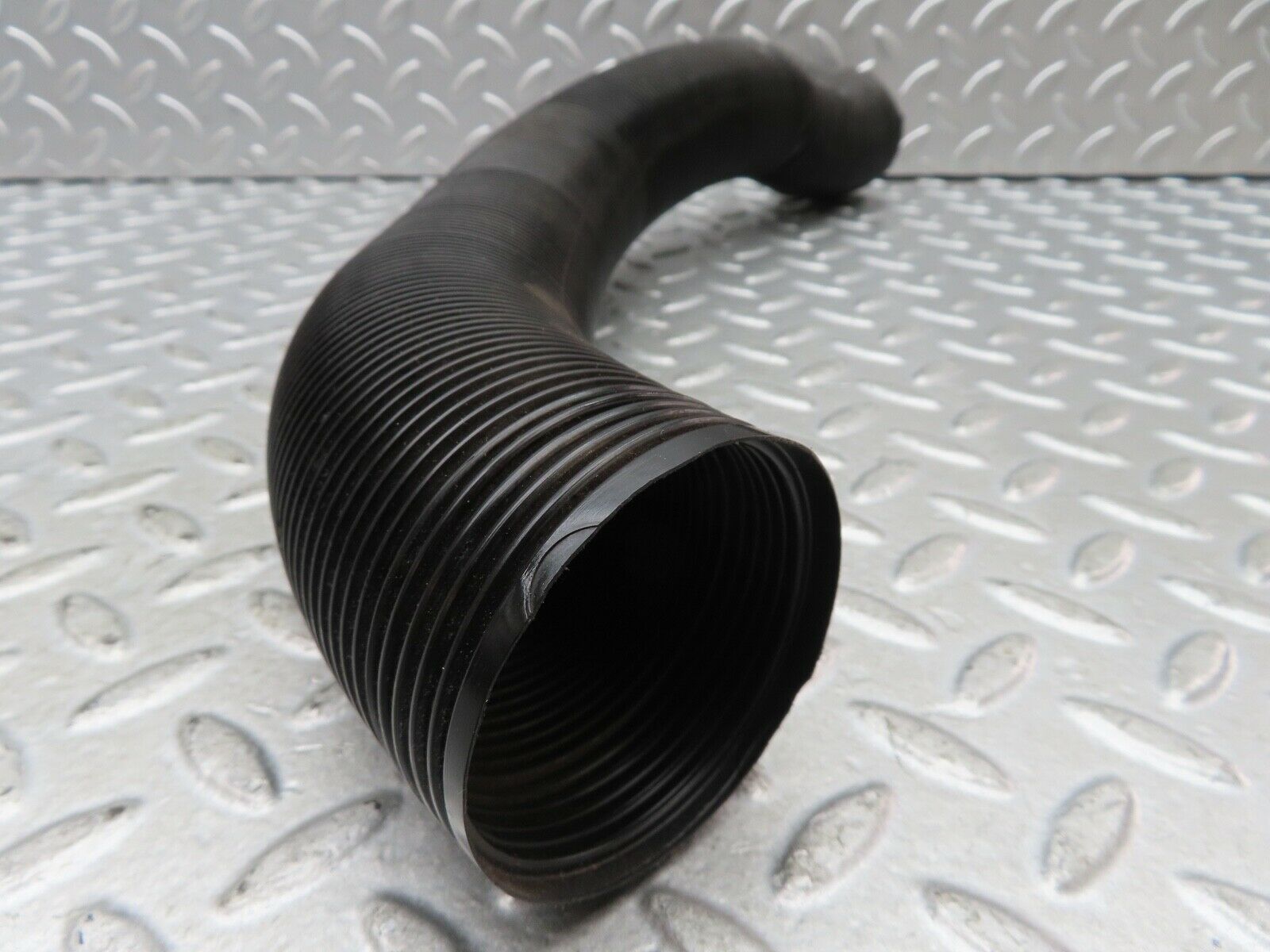 19045 Mercedes-Benz W123 300D Heater Pipe Air Pipe Right Side