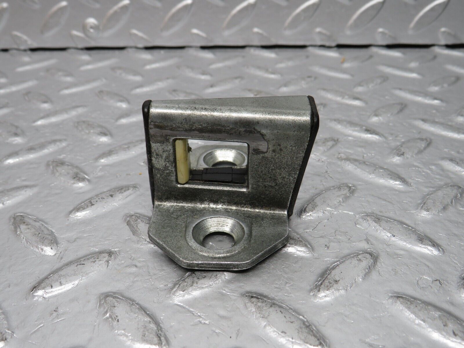 31458 Mercedes-Benz S124 220TE Wagon Door Lock Latch