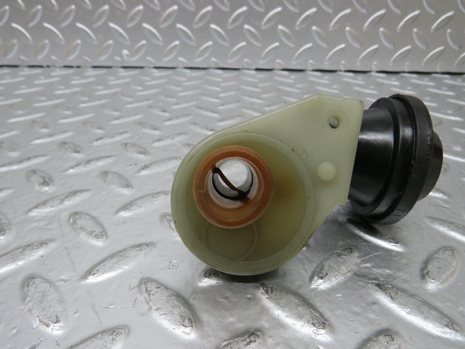 25196 Mercedes-Benz W201 190D Heater Control Valve