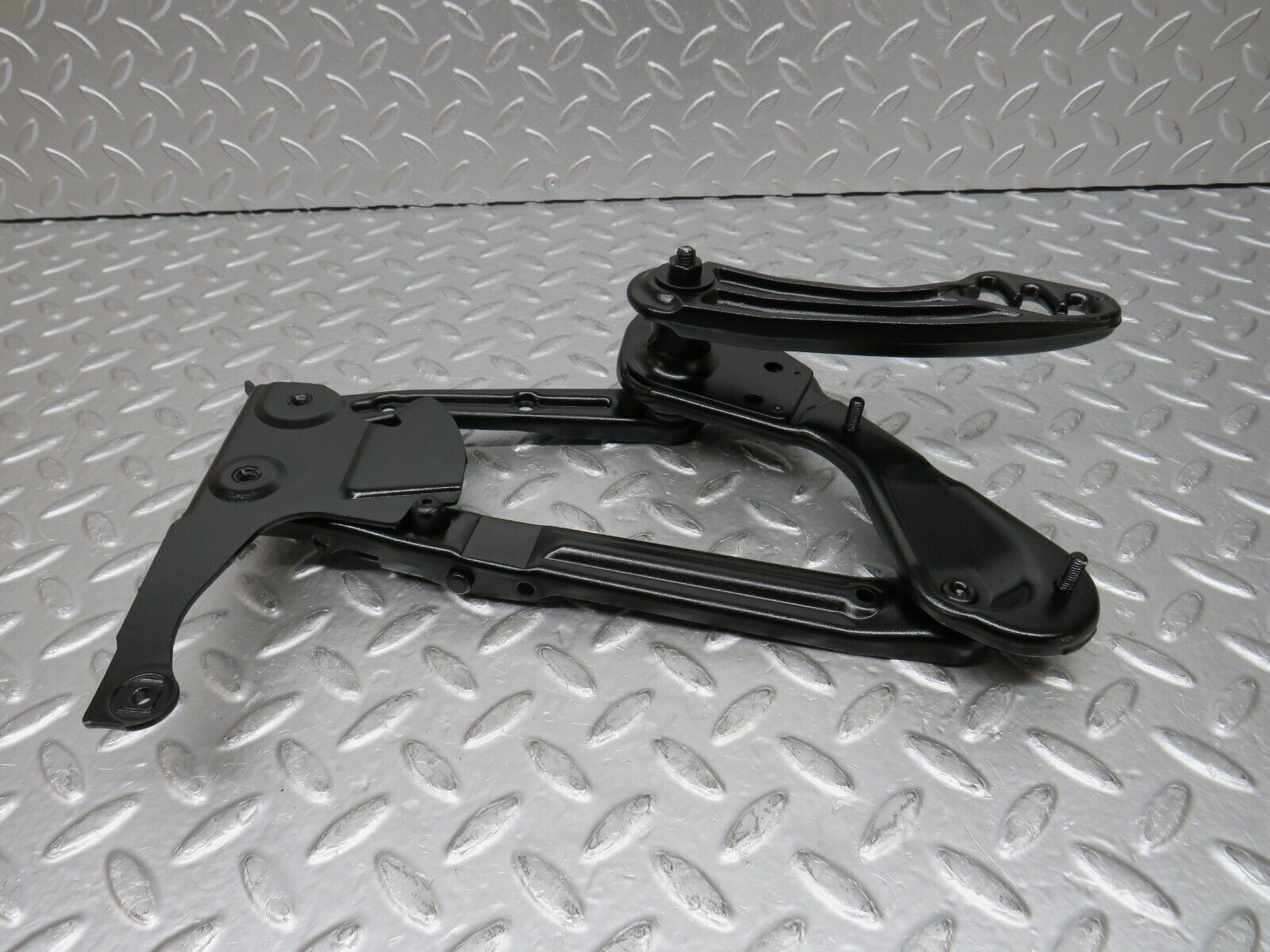 31441 Mercedes-Benz S124 220TE Wagon Bonnet Hinge Left Side 1298870174