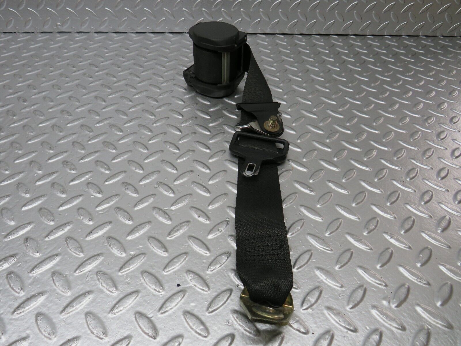25174 Mercedes-Benz W201 190D Rear Seat Belt Set 1268601886