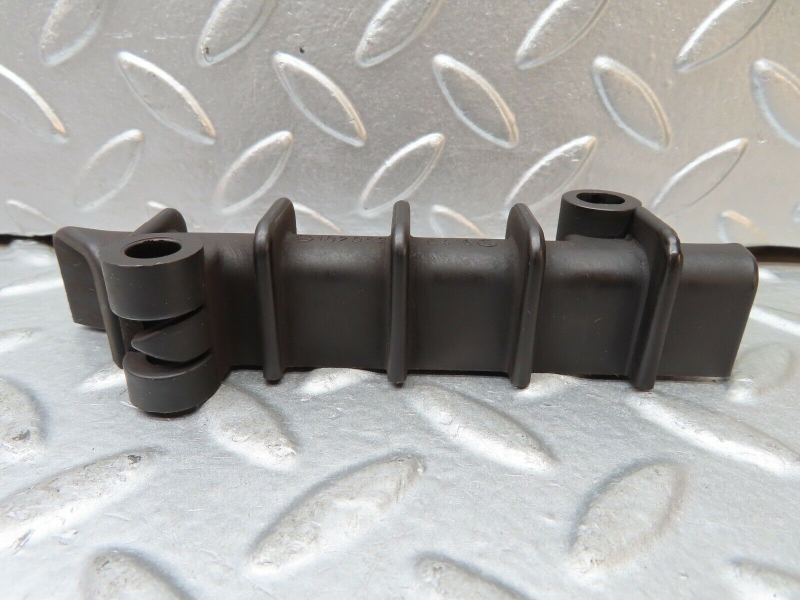 21316 Mercedes-Benz W123 230E Timing Chain Guide Rail 1020520416