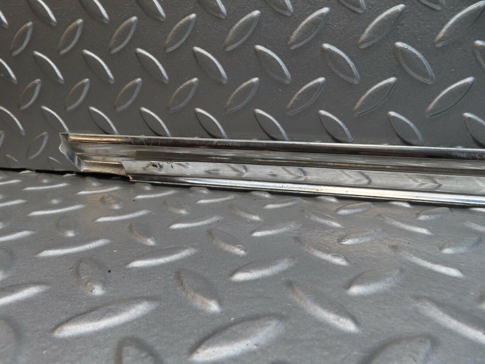 12355 Mercedes-Benz W108 280SE 3.5 Front Left Door Chrome Moulding Trim