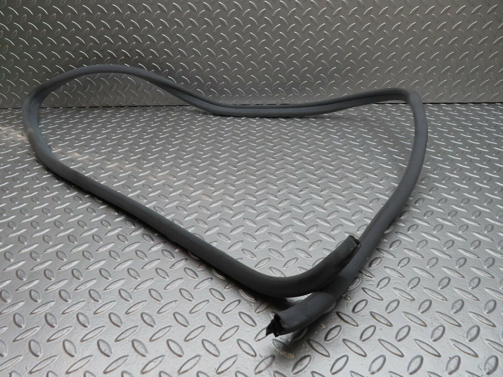 15022 Mercedes-Benz W140 S320 Rear Left Door Seal