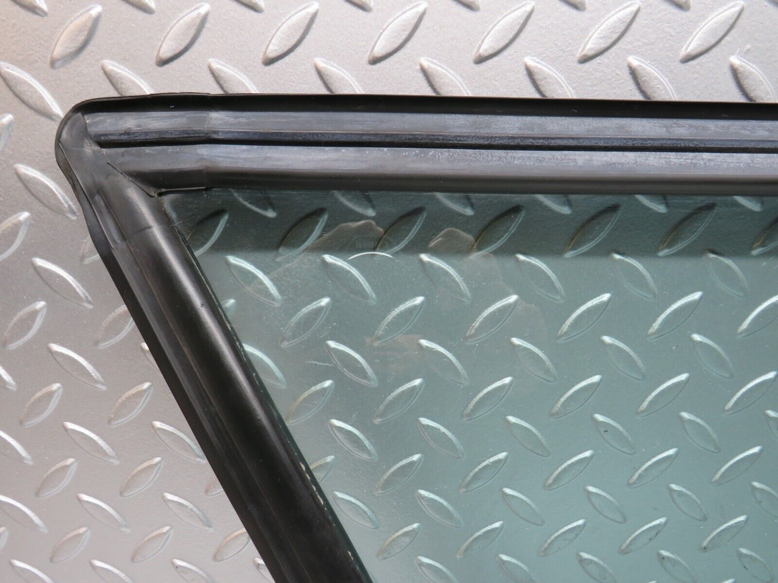 28396 Mercedes-Benz S123 240D Wagon Rear Left Window Glass 1236700939