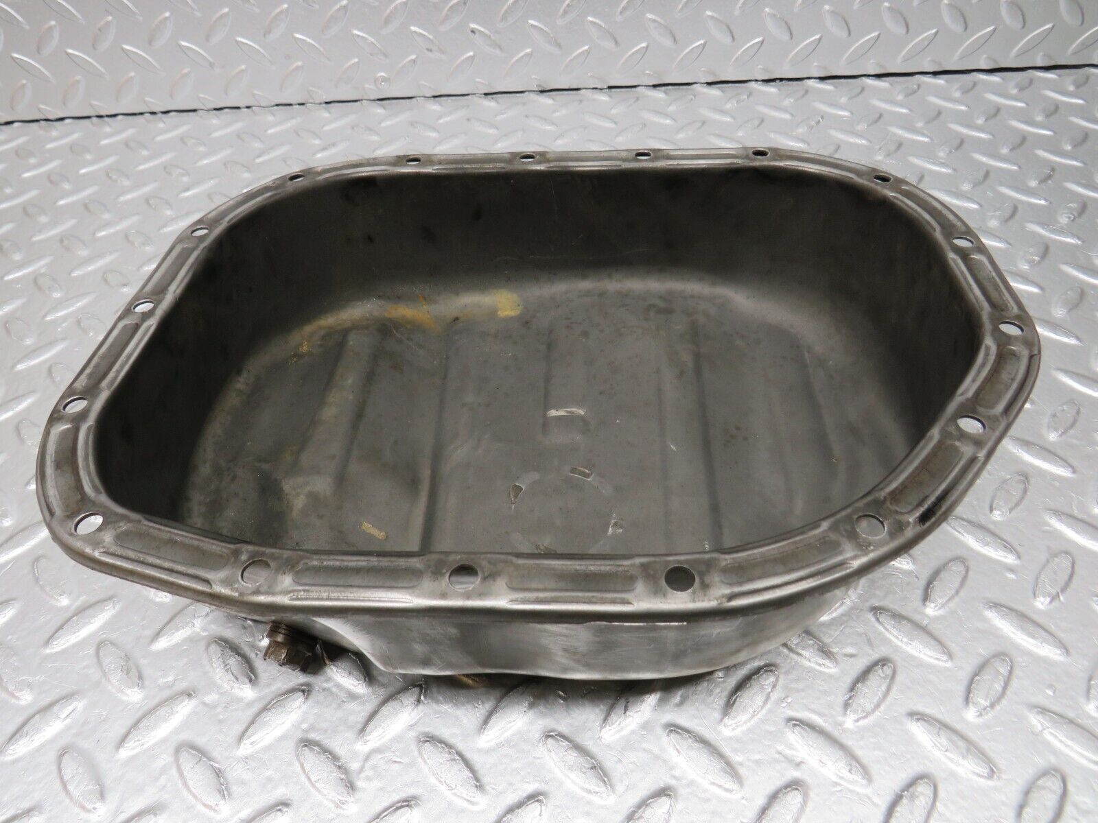 32937 Mercedes-Benz W123 300D Oil Pan Oil Sump