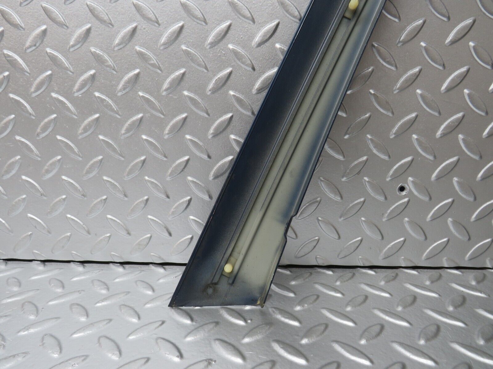 31184 Mercedes-Benz S124 220TE Wagon Front Left Door Exterior Frame Trim