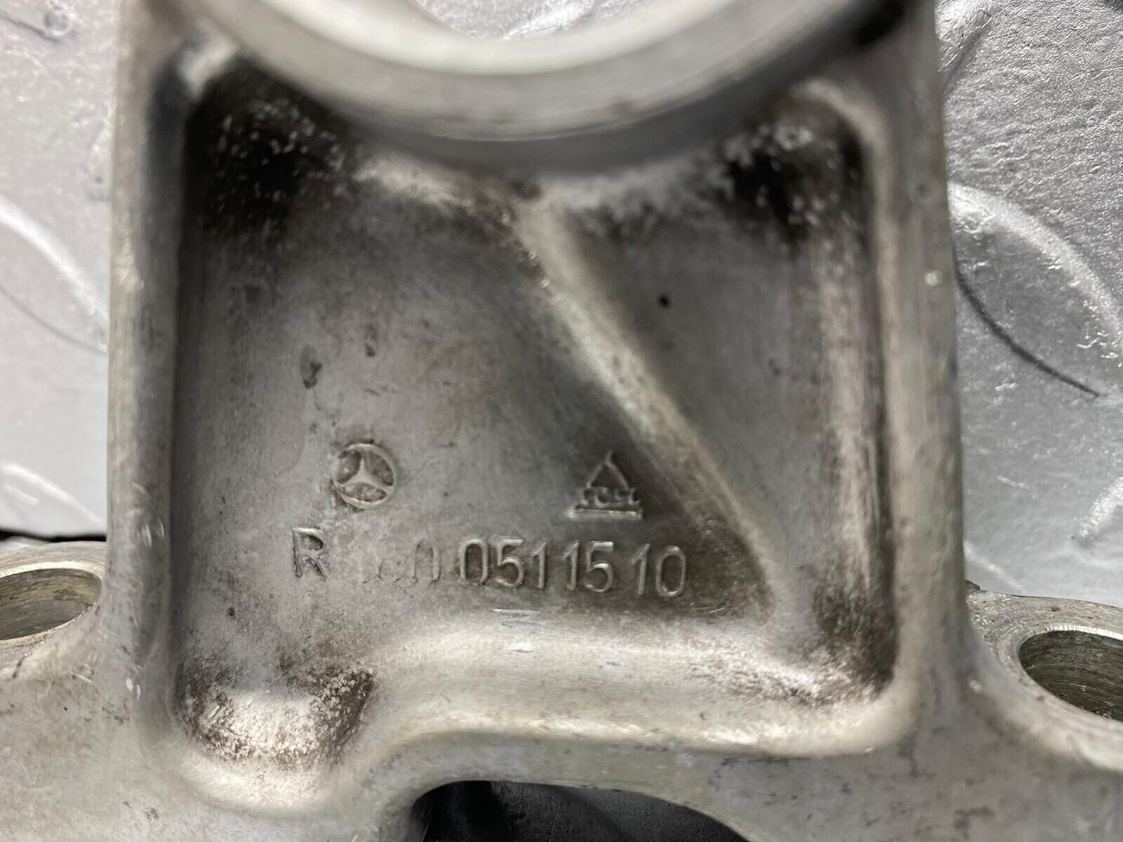 1711 Mercedes-Benz W105 219 PONTON Camshaft Tower Bearing 1800511510