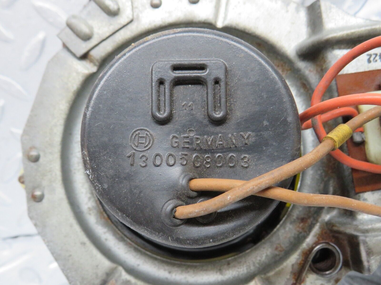 37580 Mercedes-Benz W109 300SEL Front Headlight Bosch Left/Right 1300508003 7077R 1305601134 1305602059