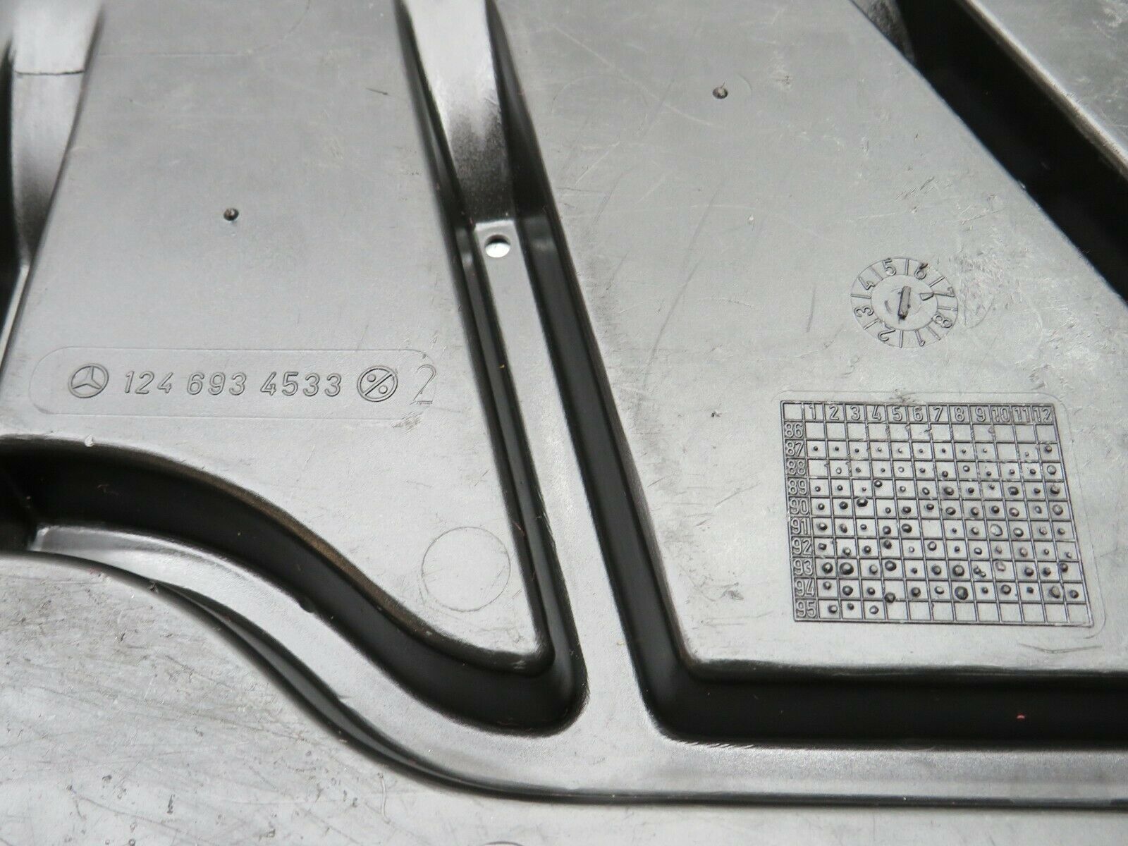 22498 Mercedes-Benz C124 E220 Coupe Spare Wheel Cover 1246934533