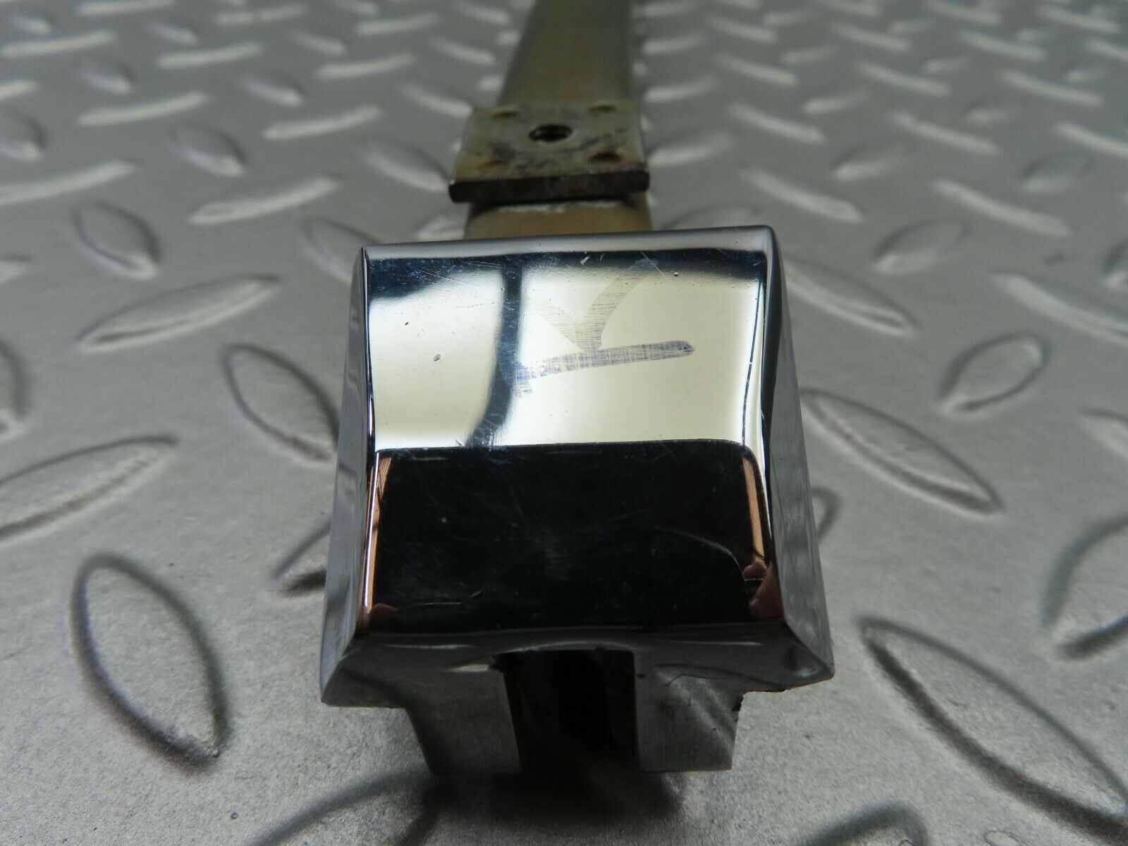 6855 Mercedes-Benz C107 350SLC Coupe Front Right Window Channel