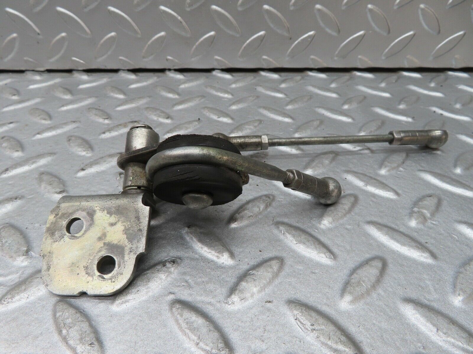 17745 Mercedes-Benz W116 450SEL Accelerator Linkage 1163010185