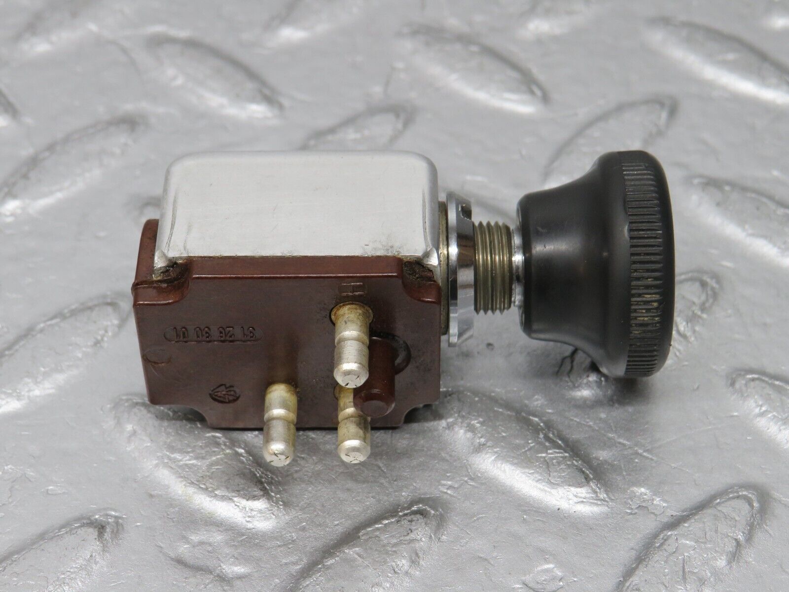 37529 Mercedes-Benz W109 300SEL 3 Pin Pull Switch 31263001