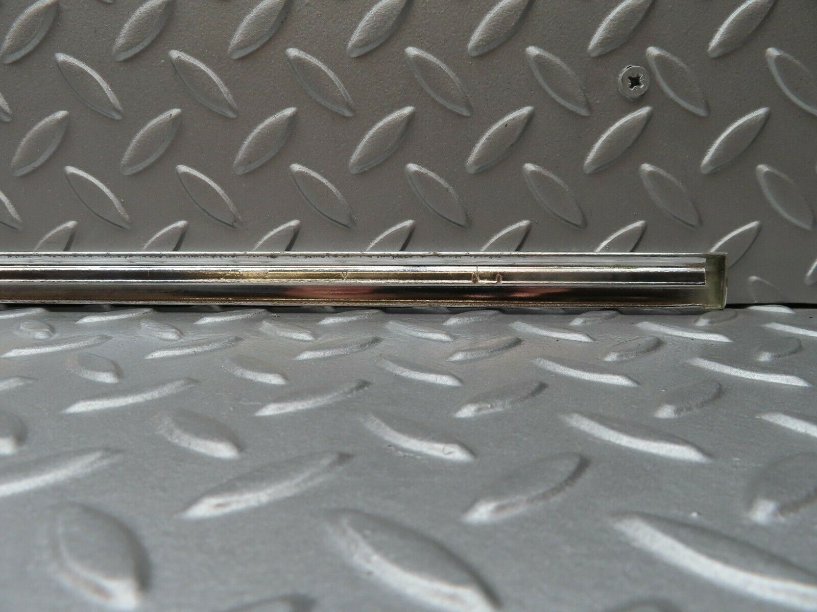 3742 Mercedes-Benz S123 200T Wagon Front Right Door Chrome Moulding Trim