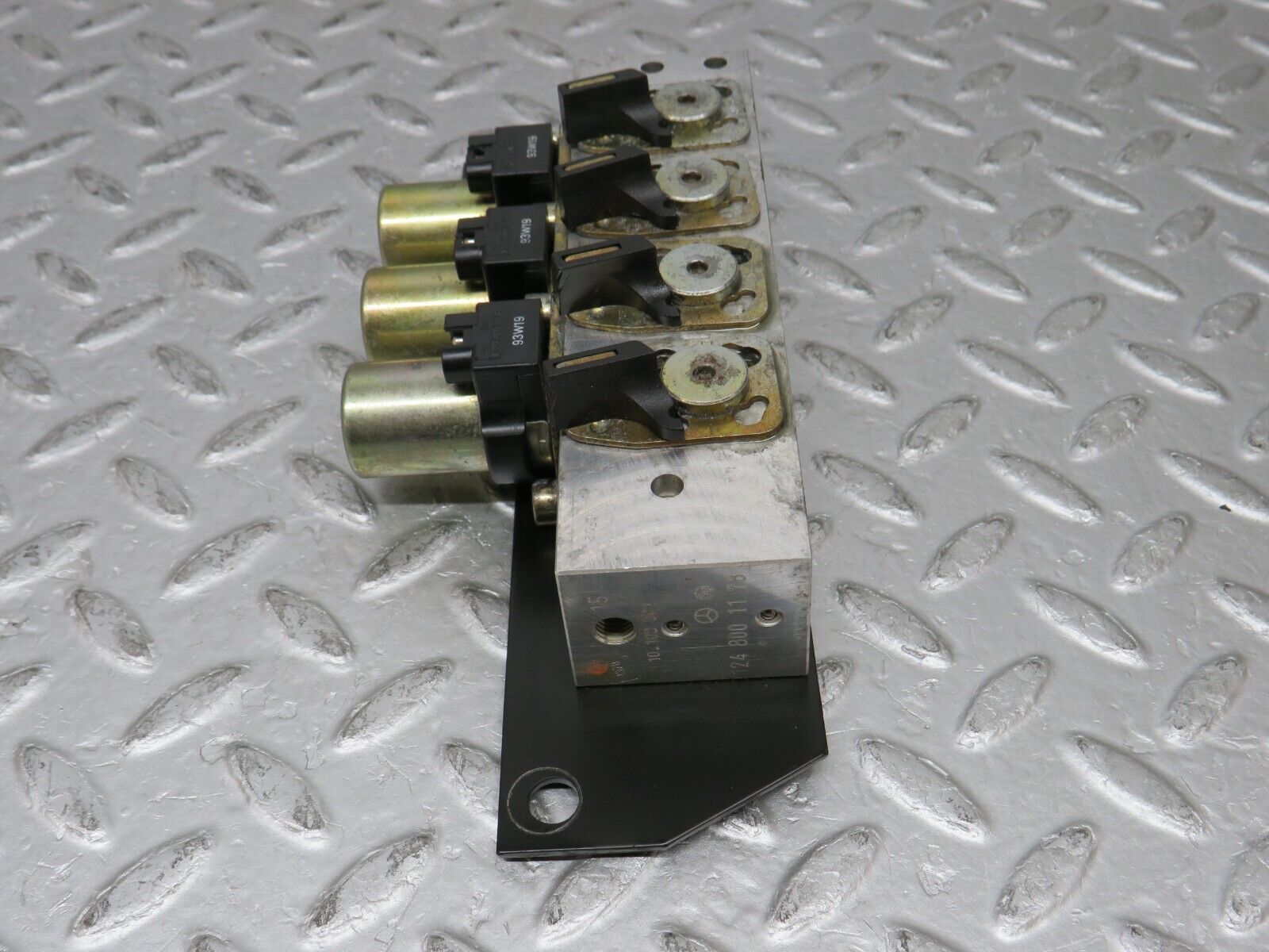 37986 Mercedes-Benz A124 320E Cabriolet Soft Top Hydraulic Valve Block Left 1248001178