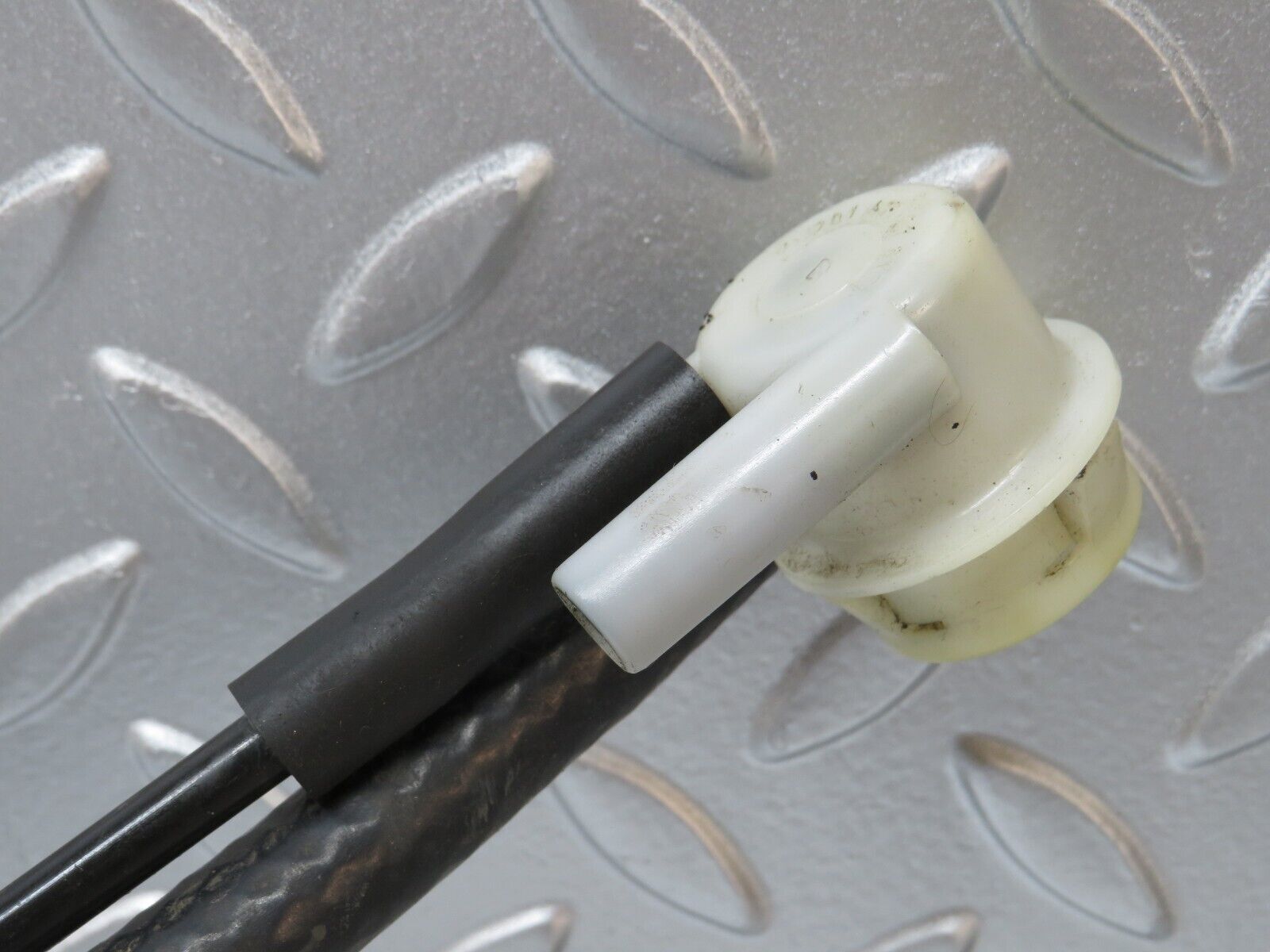 31843 Mercedes-Benz W201 190LE 1.8L Fuel Vapor Charcoal Filter Canister With Hose 2014700259