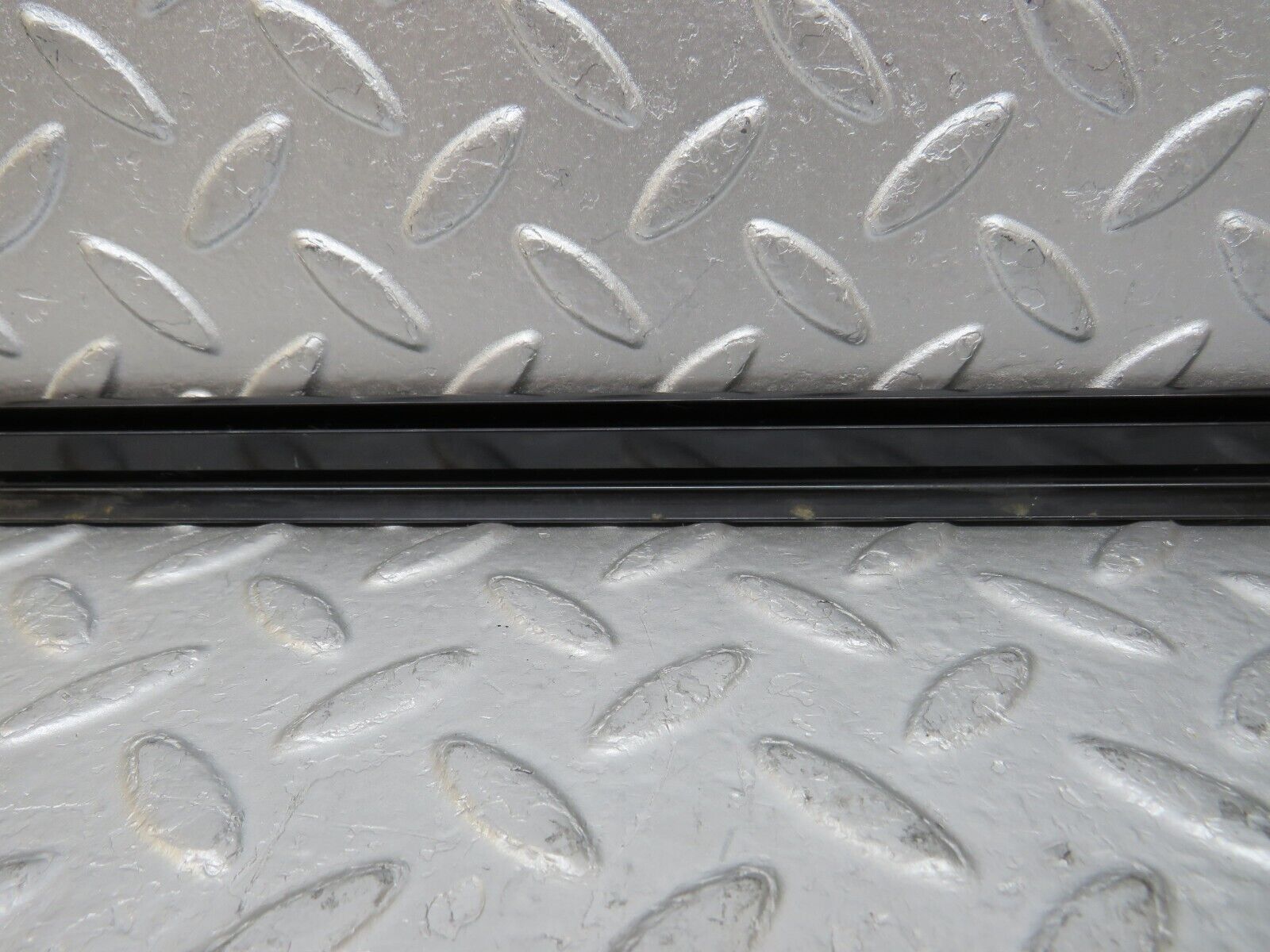 35079 Mercedes-Benz W210 320E Front Right Door Window Exterior Trim