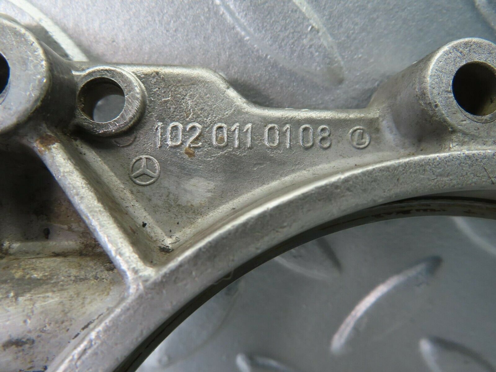 10060 Mercedes-Benz C123 230CE Coupe Crankshaft Lid Cover Rear 1020110108