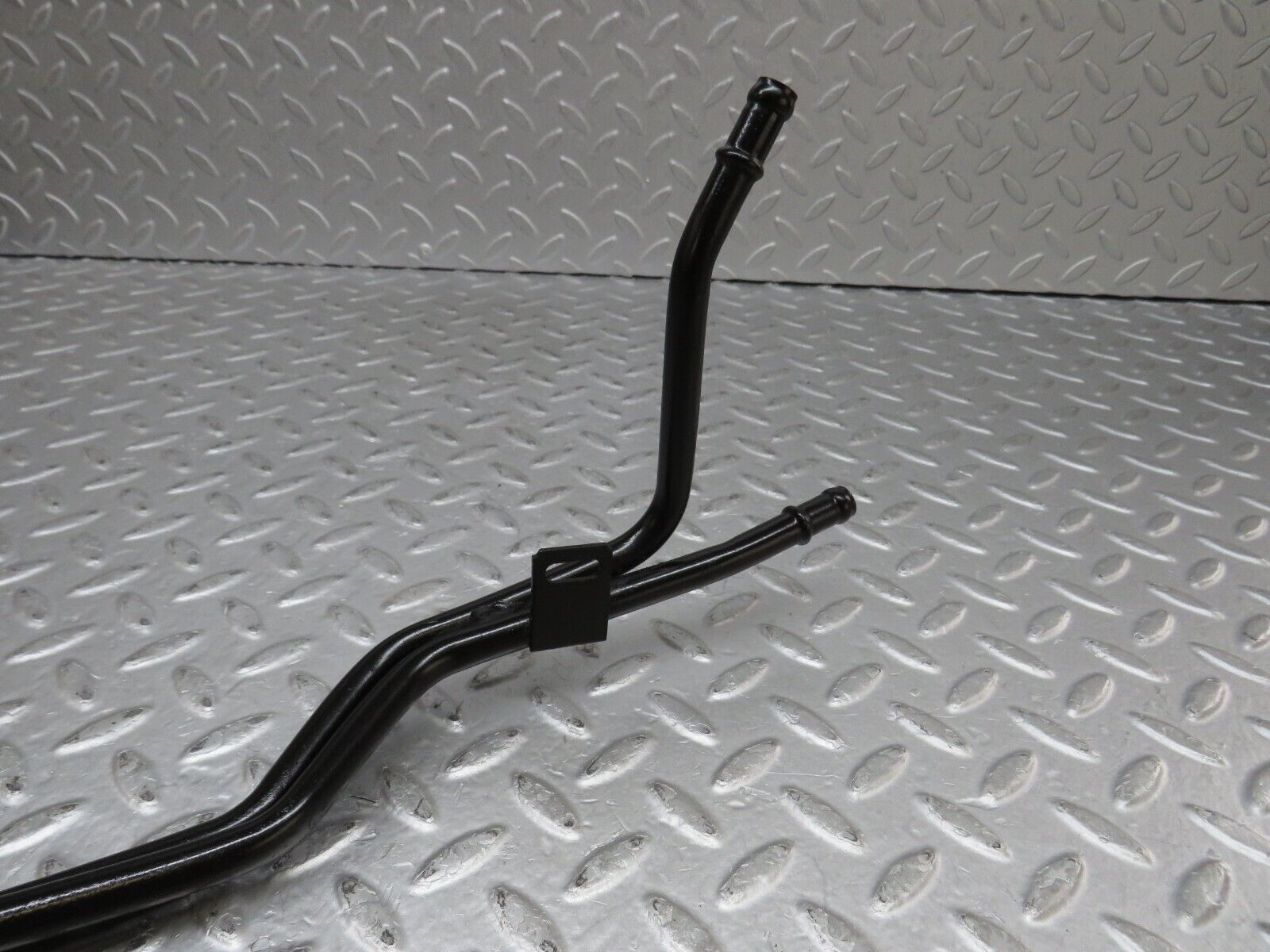 36375 Mercedes-Benz W126 420SE Oil Cooling Line Pipe