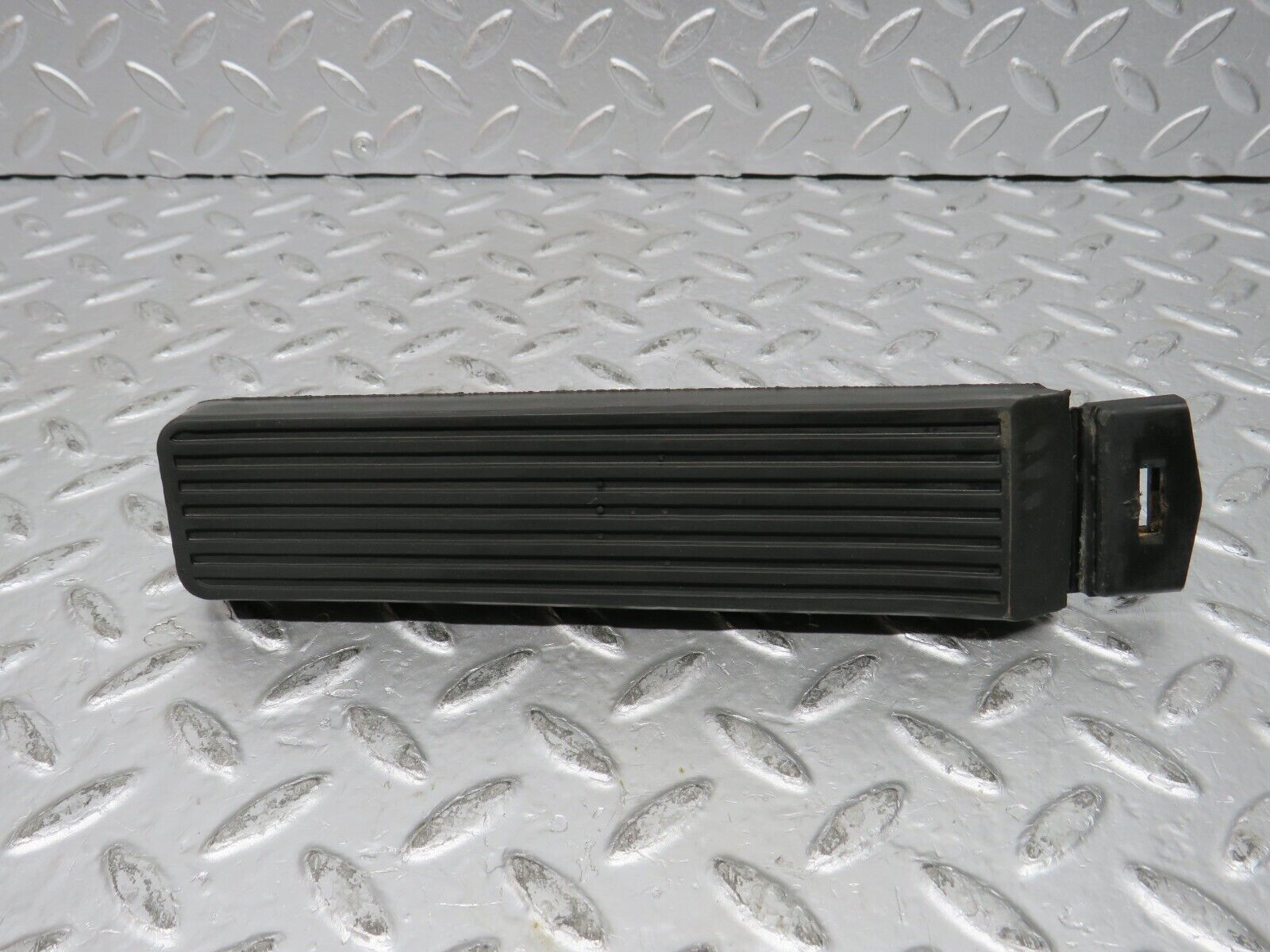 32007 Mercedes-Benz W123 230E Accelerator Pedal With Rubber 1233010082