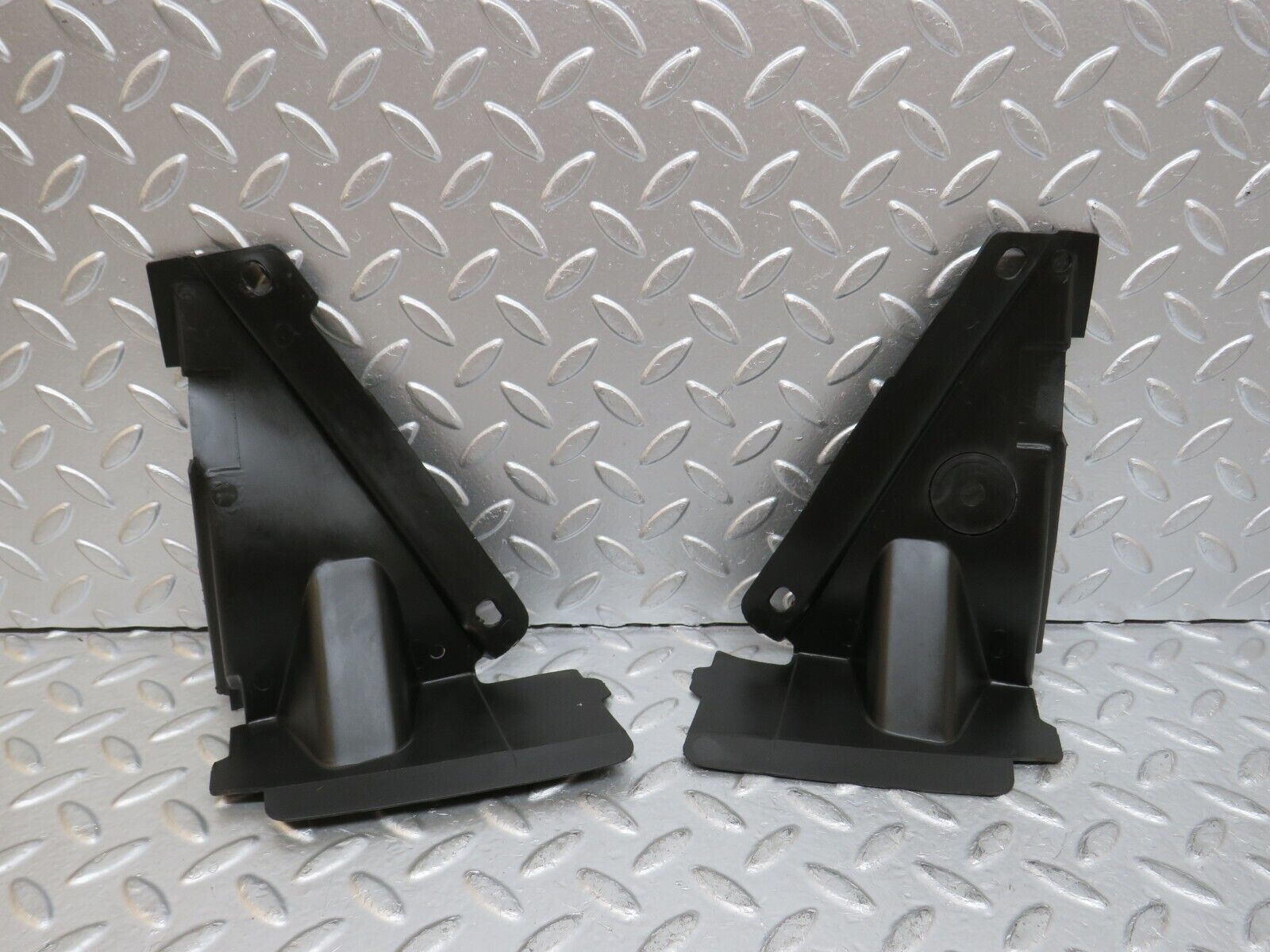 29359 Mercedes-Benz W124 230E Covering Side Member Pair 1246280907 1246281007