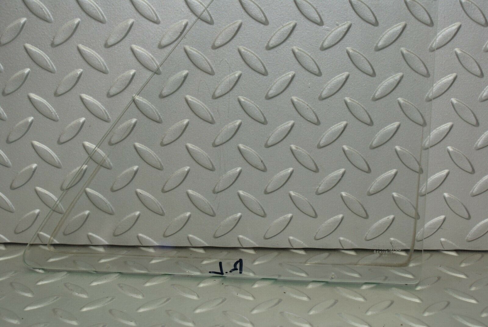 3100 Mercedes-Benz W115 220D Rear Left Quarter Glass