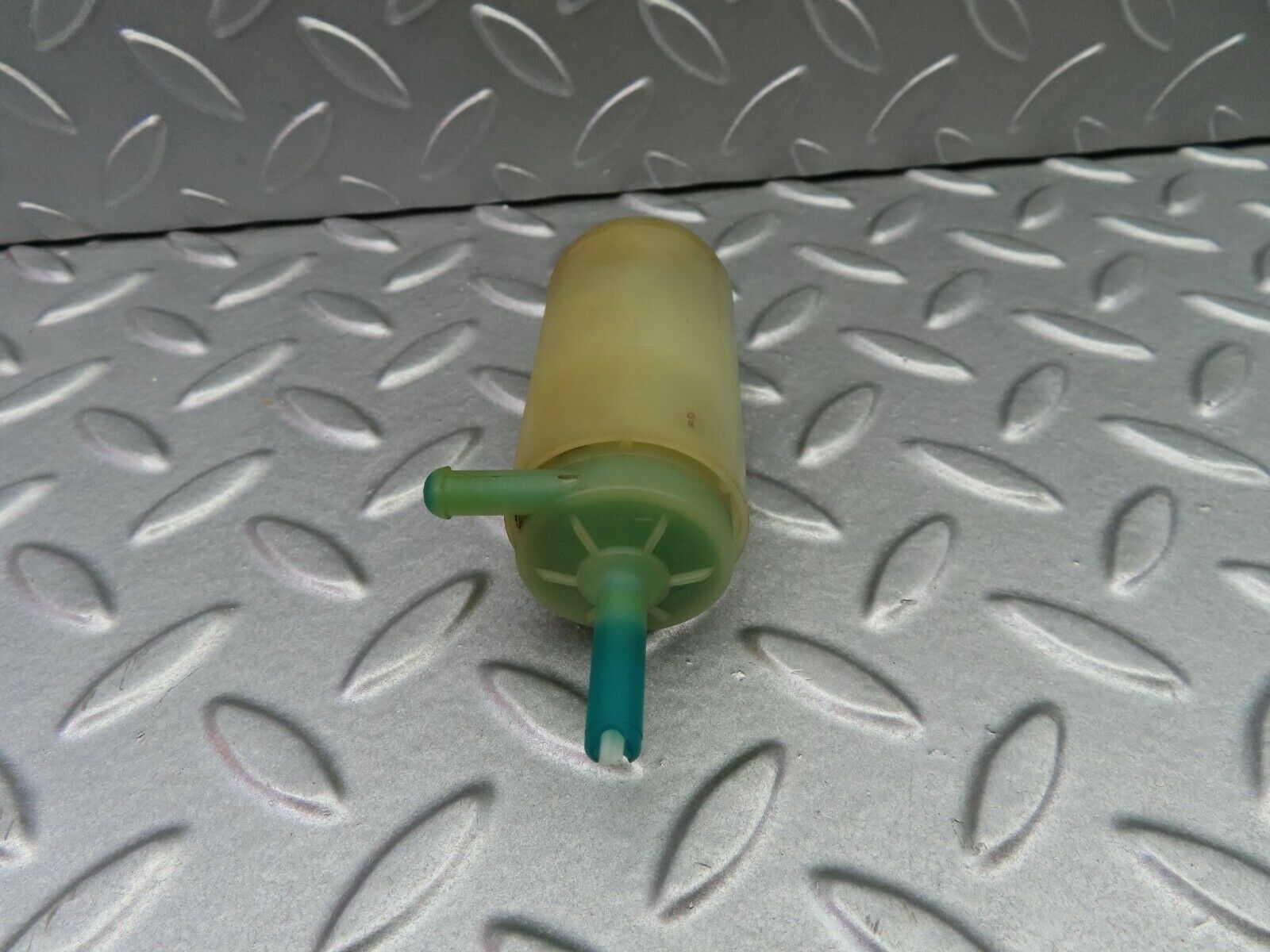 5779 Mercedes-Benz W123 200 Windscreen Washer Pump