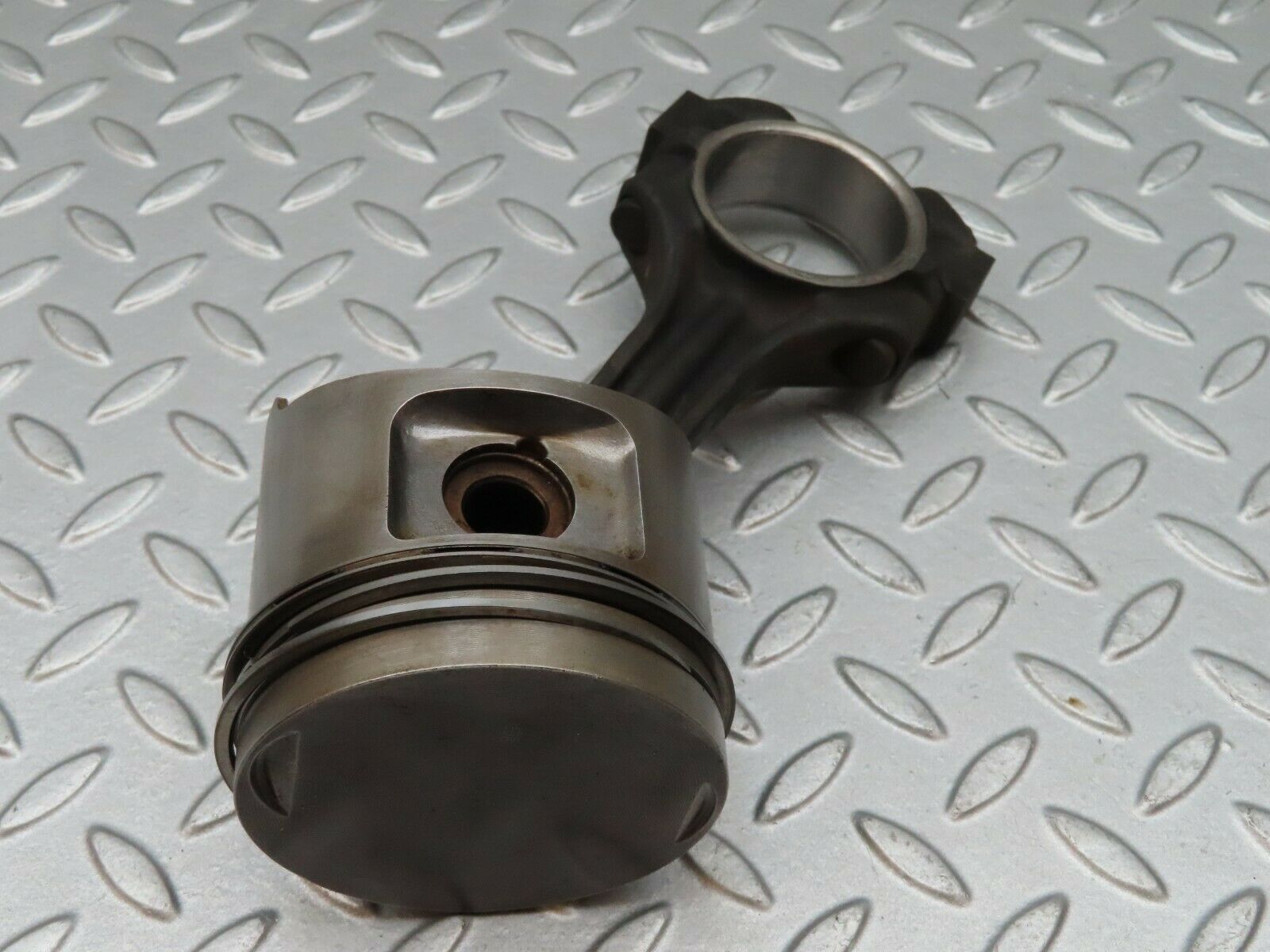 3951 Mercedes-Benz S123 200T Wagon Piston With Connecting Rod 88.985 mm
