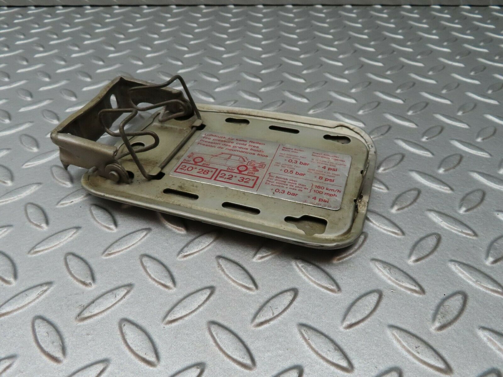 4493 Mercedes-Benz W123 230E Fuel Tank Flap Cap 1235840039