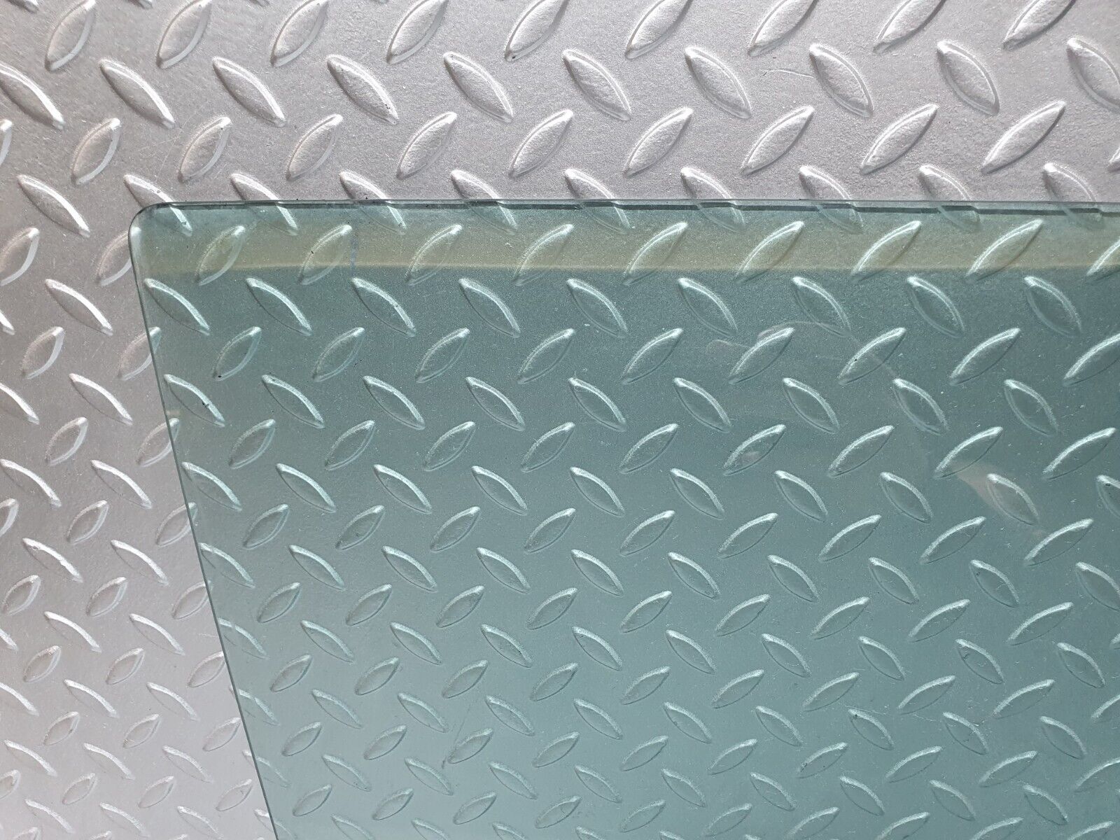 41409 Mercedes-Benz W124 200E Front Right Door Window Glass