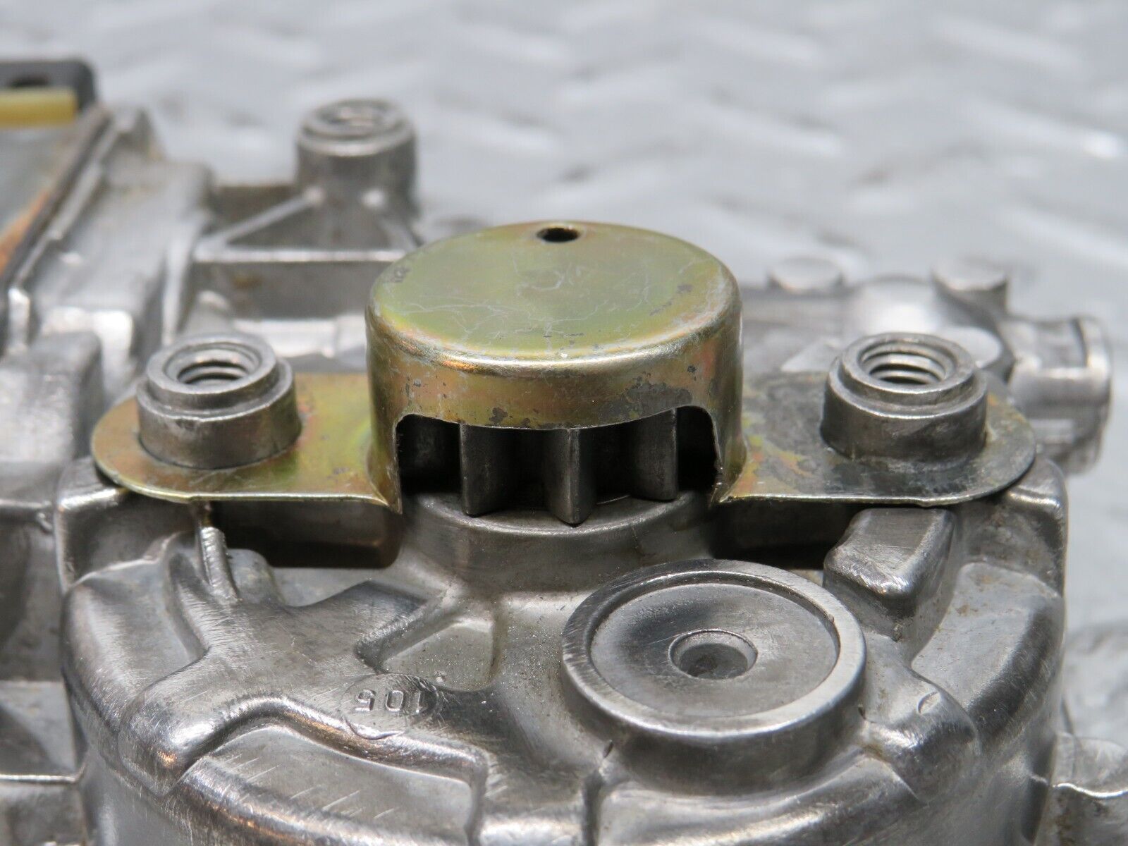 31197 Mercedes-Benz S124 220TE Window Regulator Motor Left Bosch 0130821284