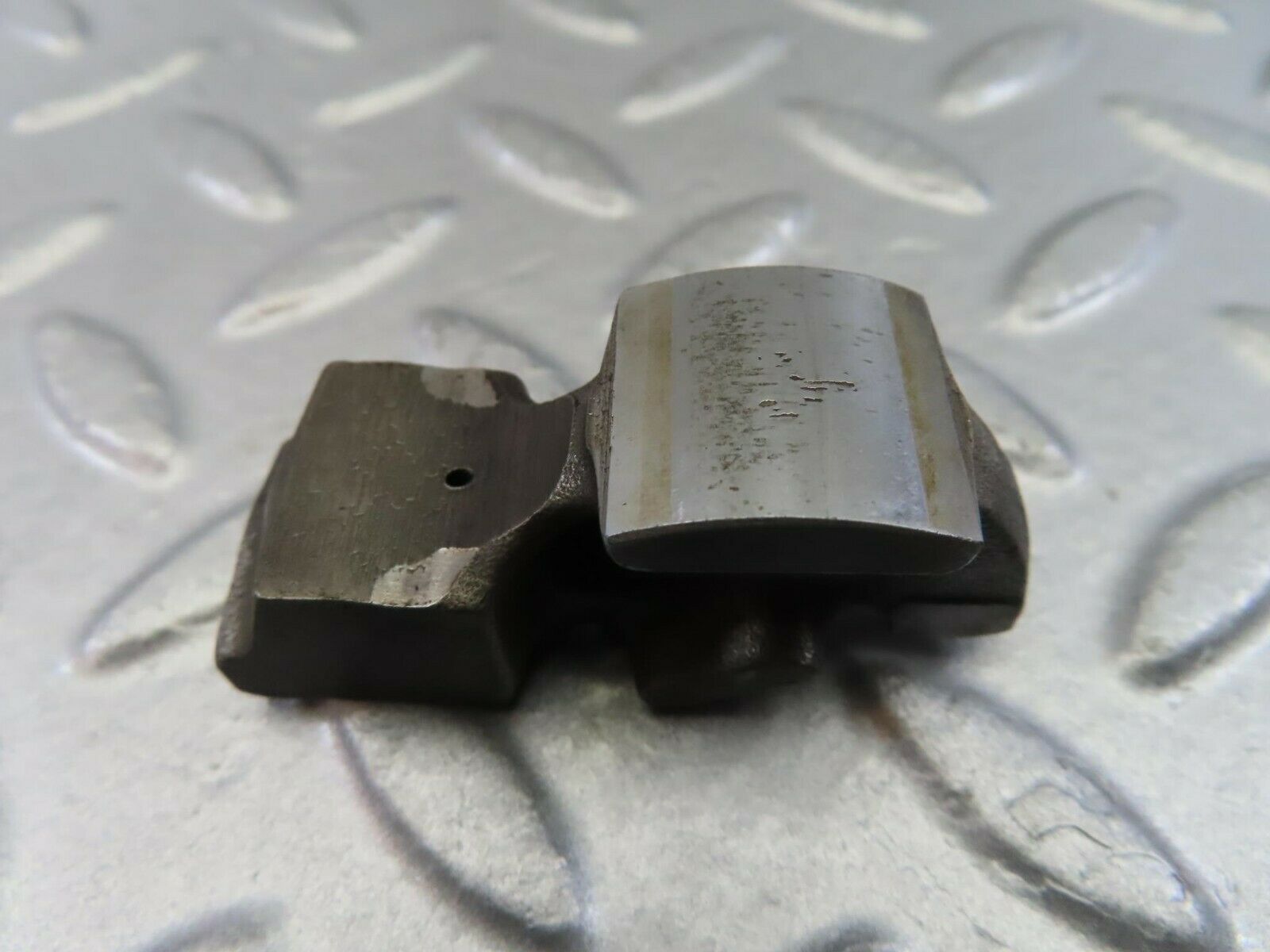 9868 Mercedes-Benz C123 280CE Coupe Valve Rocker Arm With Retaining Spring