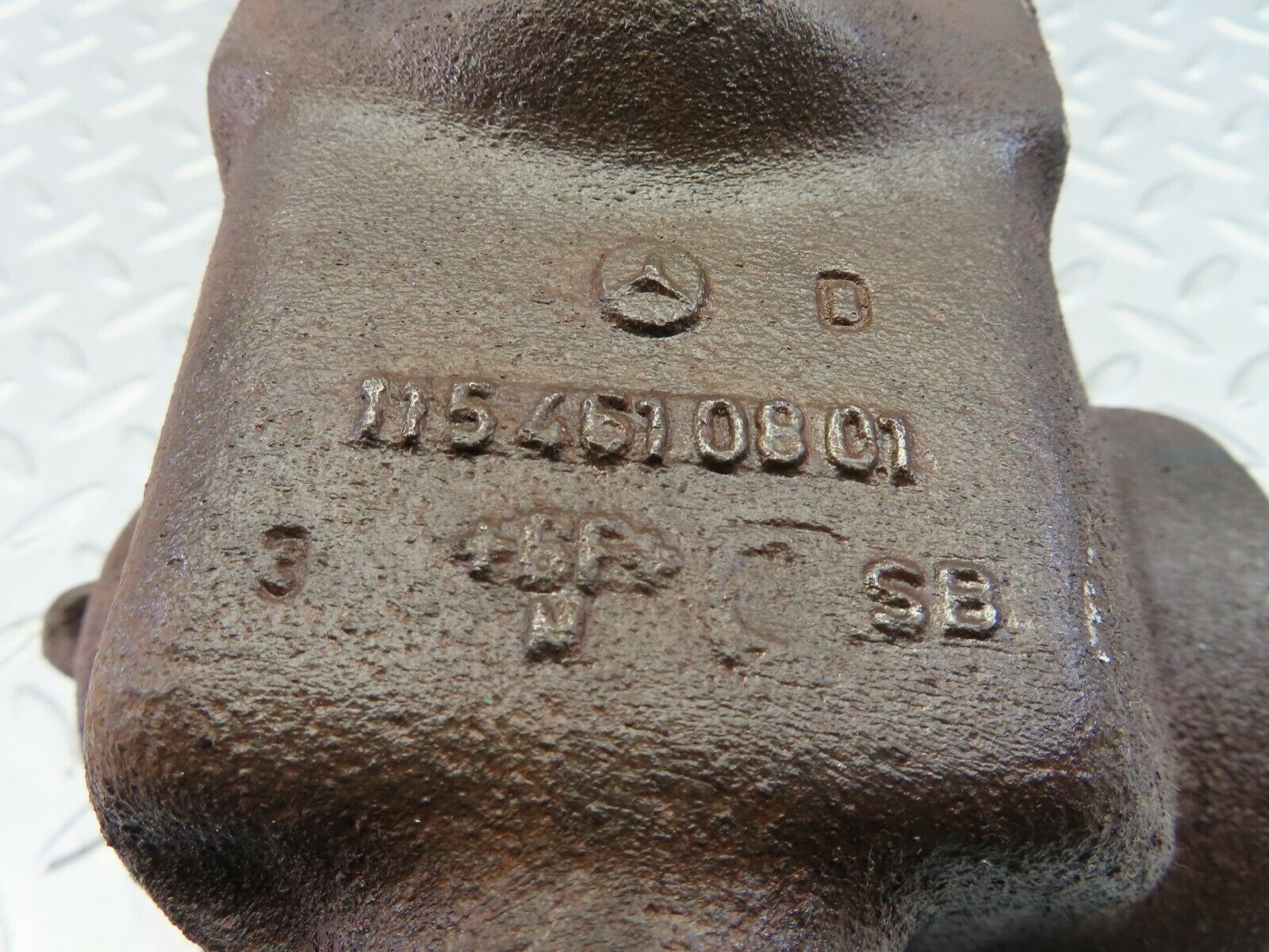 7979 Mercedes-Benz W115 220D Steering Box 1154610801