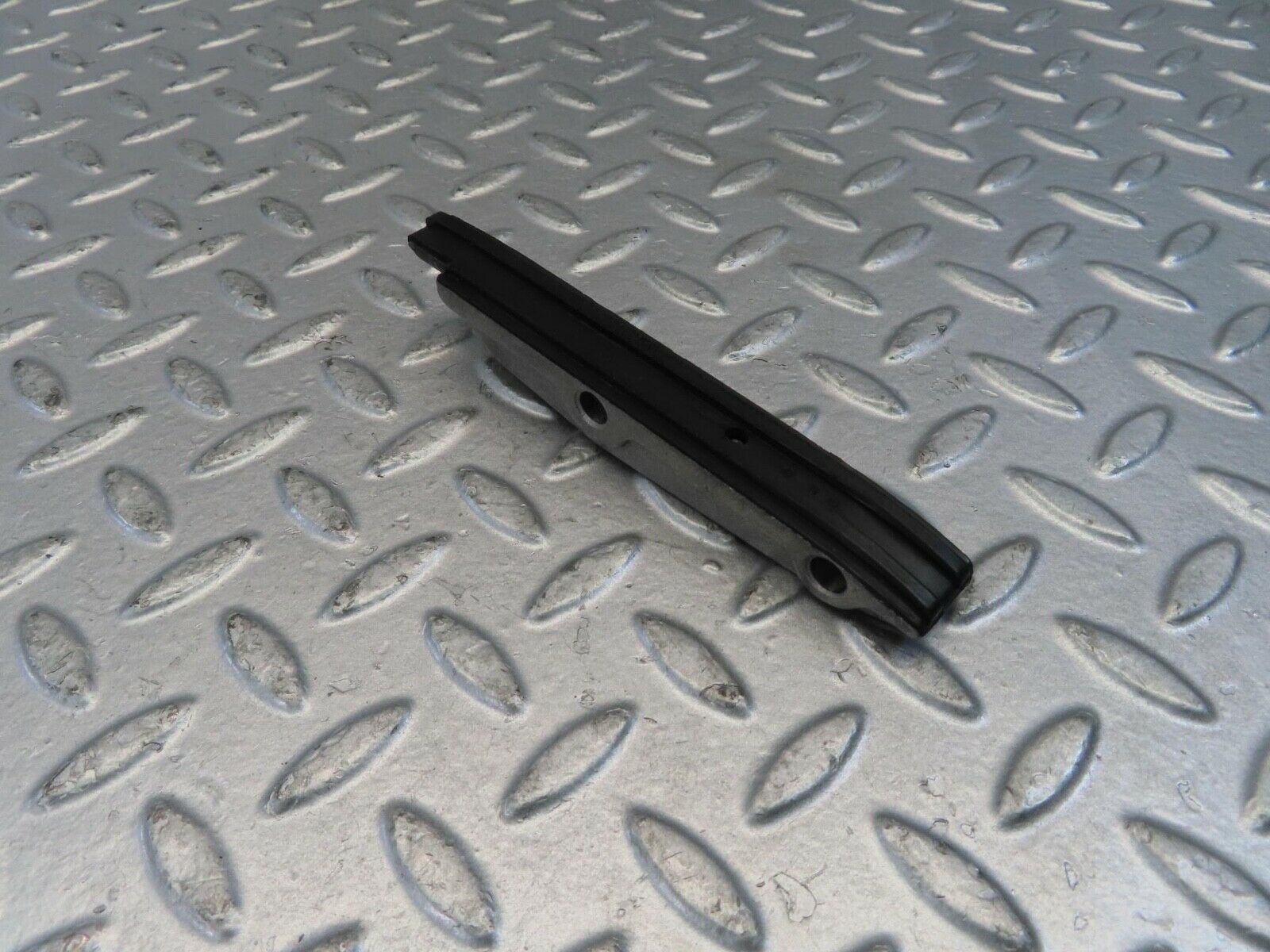 10987 Mercedes-Benz W115 220D Timing Chain Guide Rail 6150500016