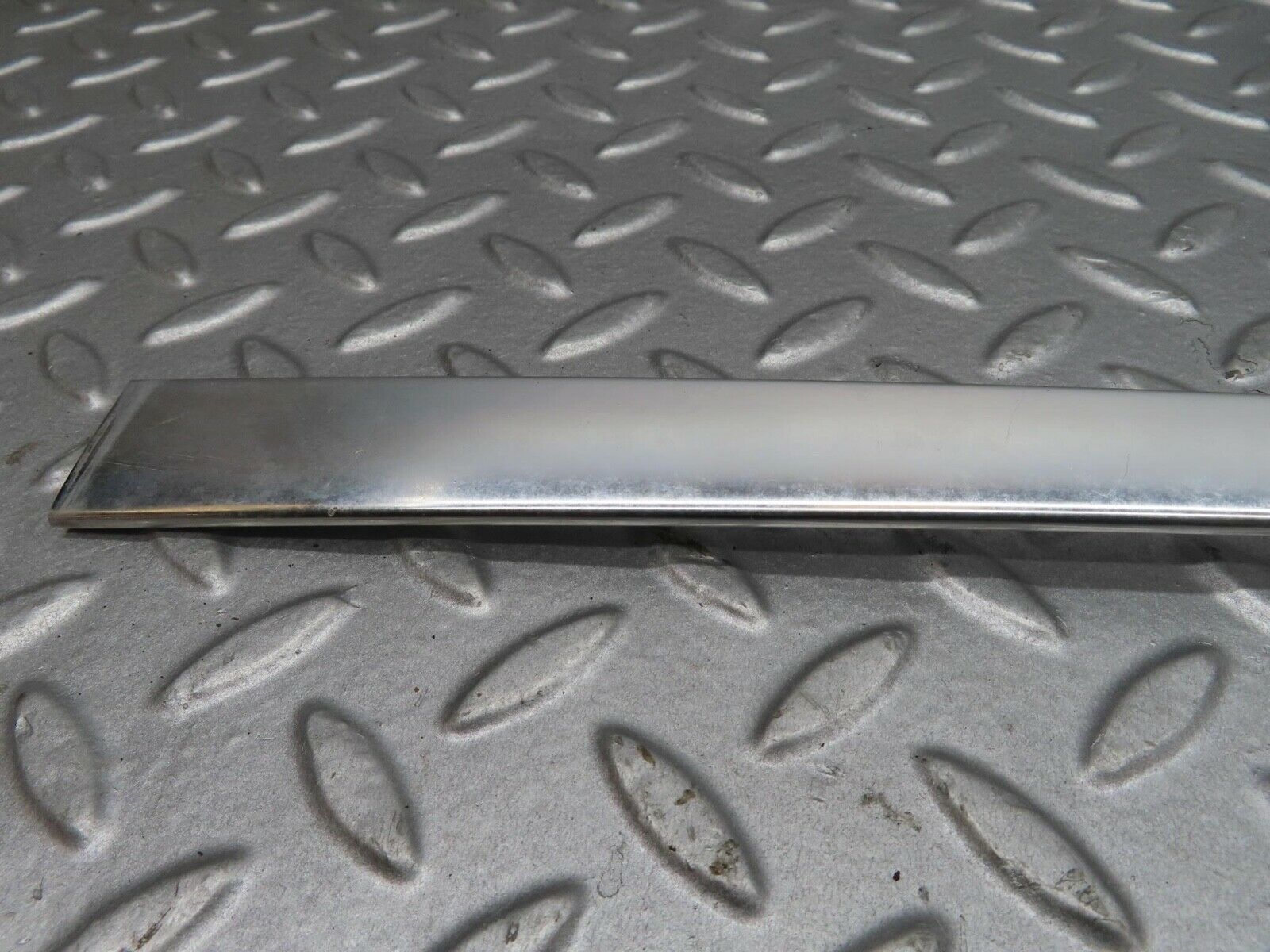 13598 Mercedes-Benz W123 200 Front Right Door Window Chrome Frame