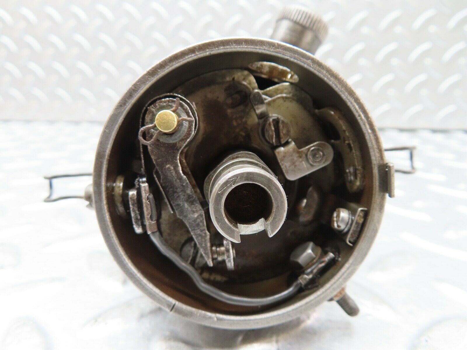 18573 Mercedes-Benz W136 170V Ignition Distributor Bosch VJU4BR1